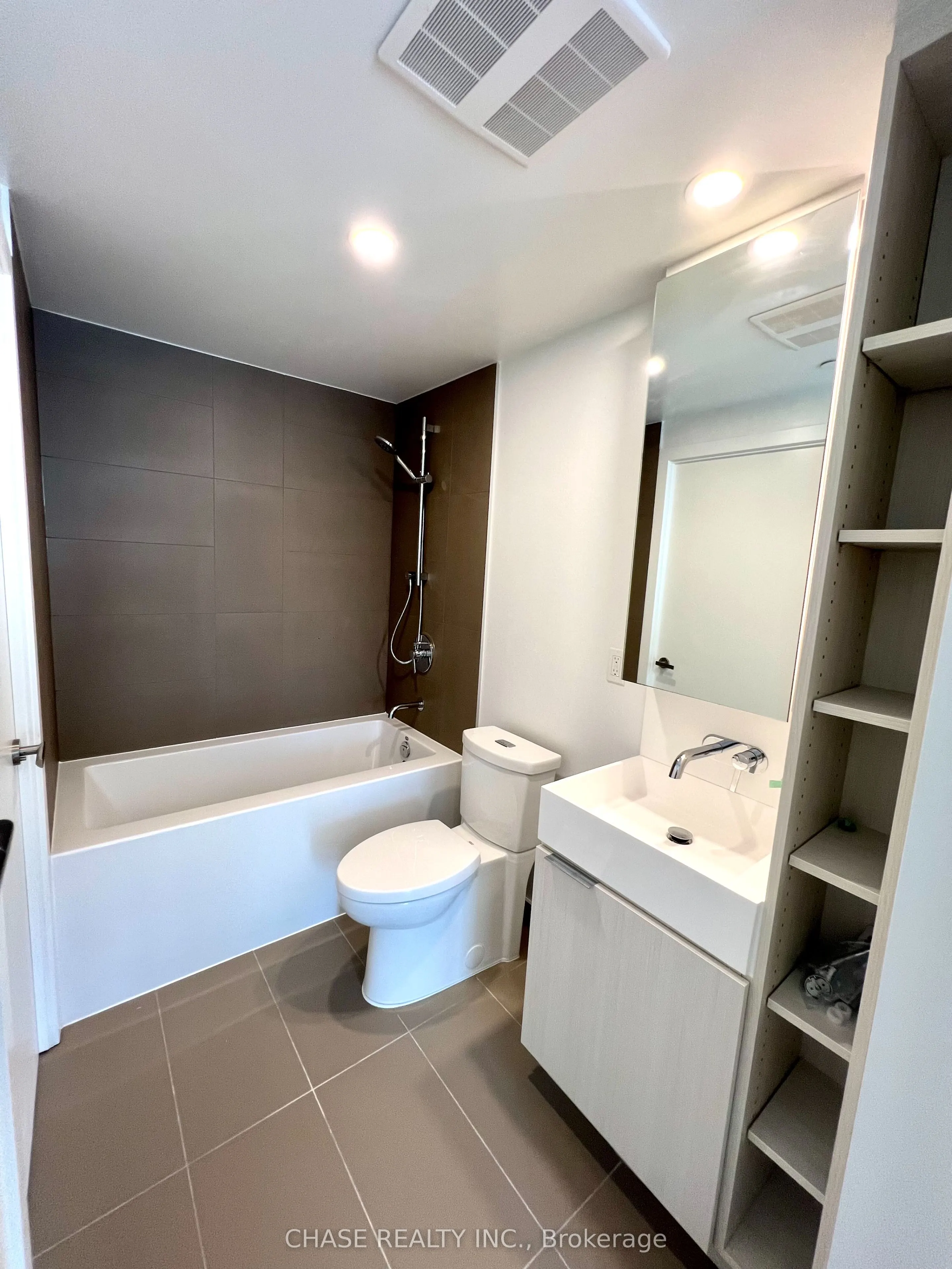 370 Martha Street, #809