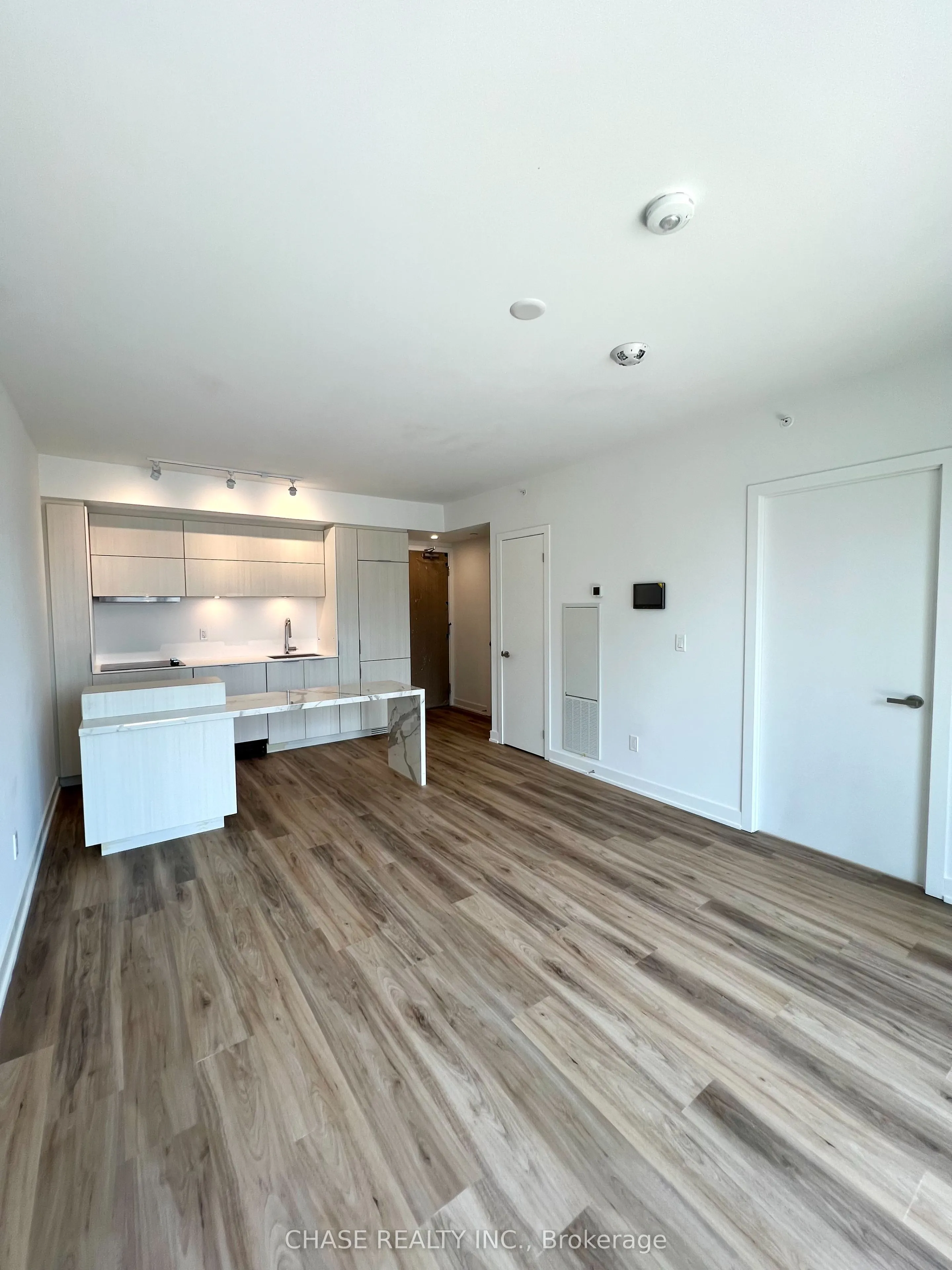 370 Martha Street, #809