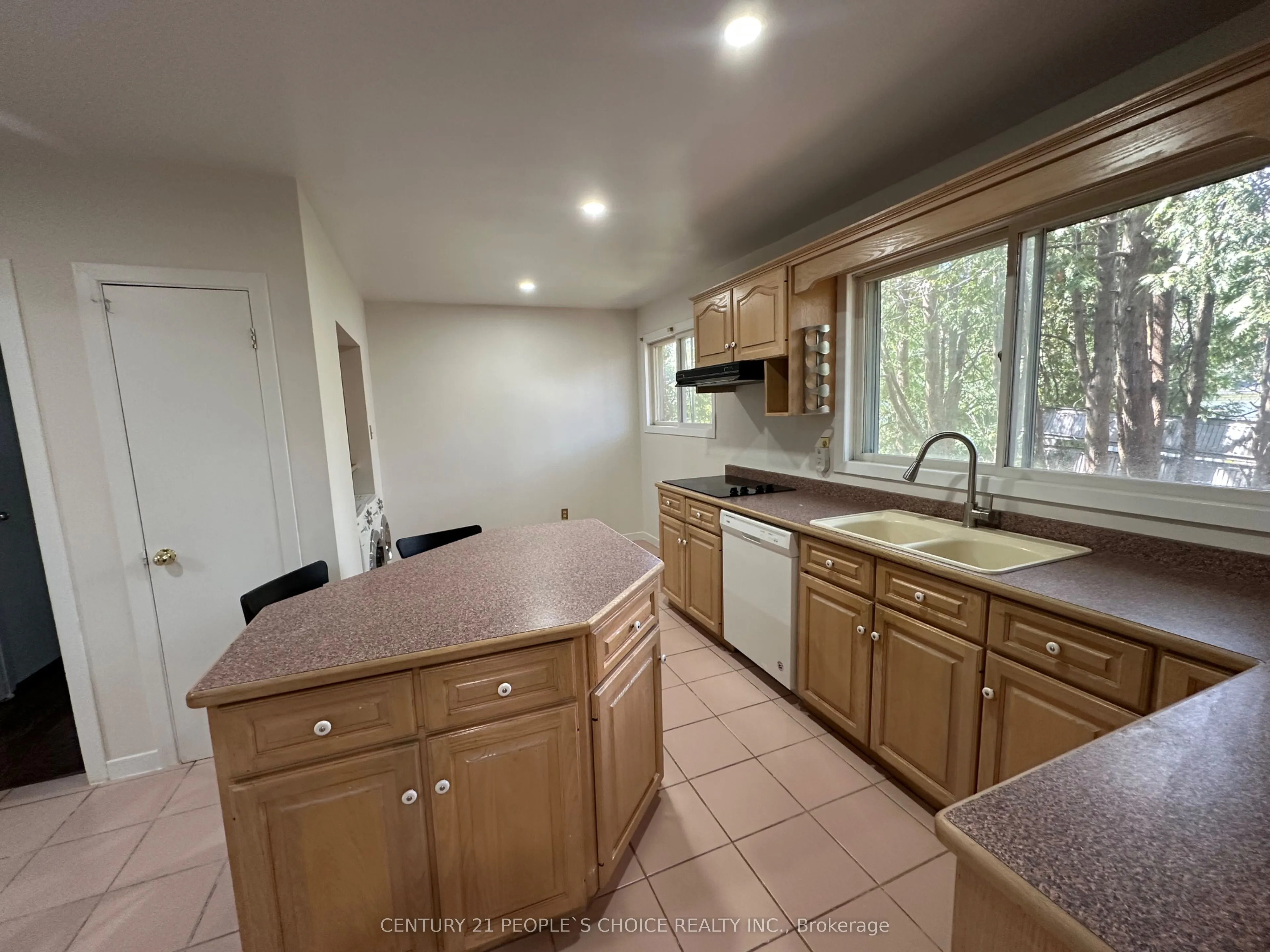 1252 Mont Clair Drive, #Main Floor