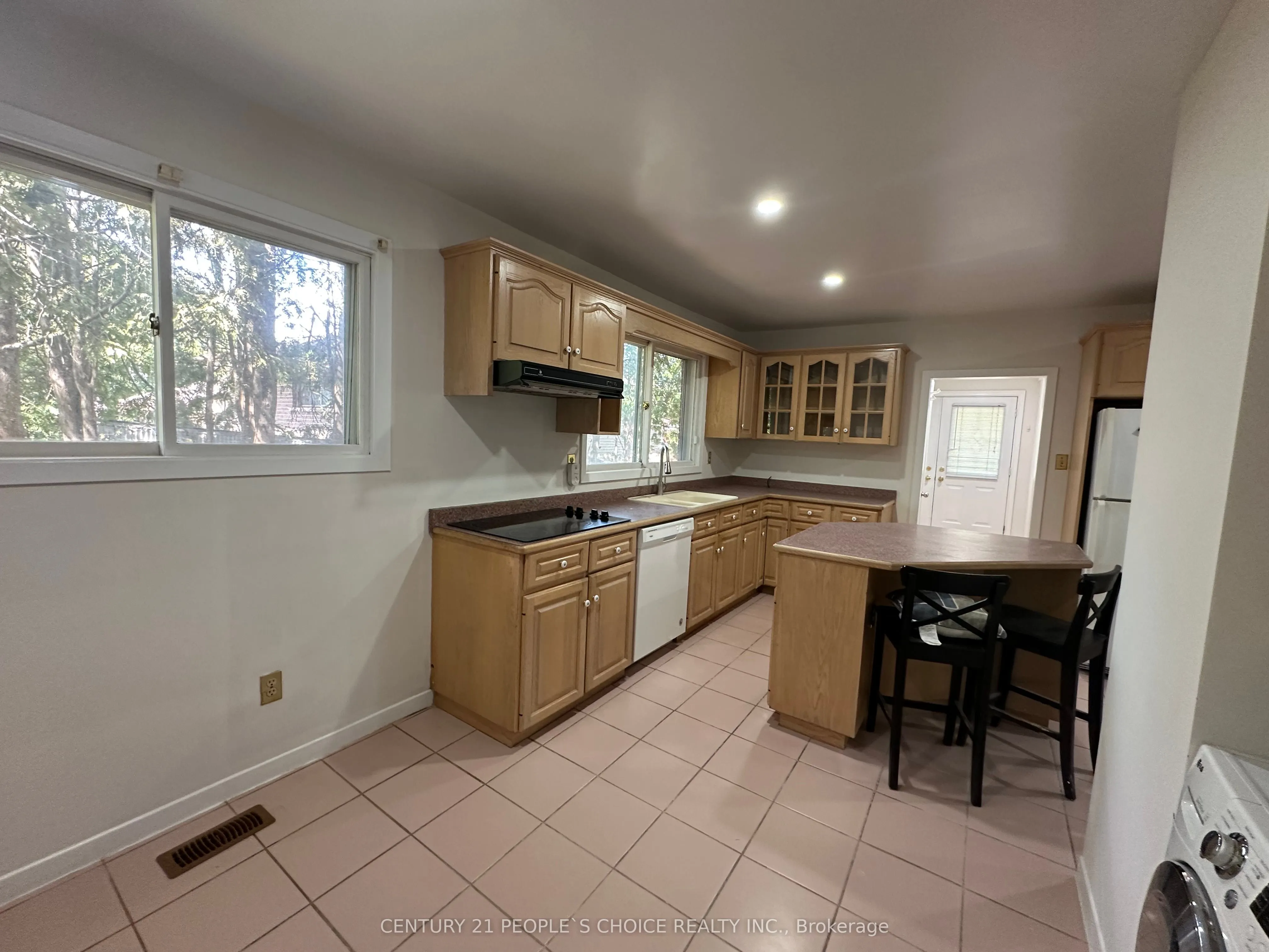 1252 Mont Clair Drive, #Main Floor