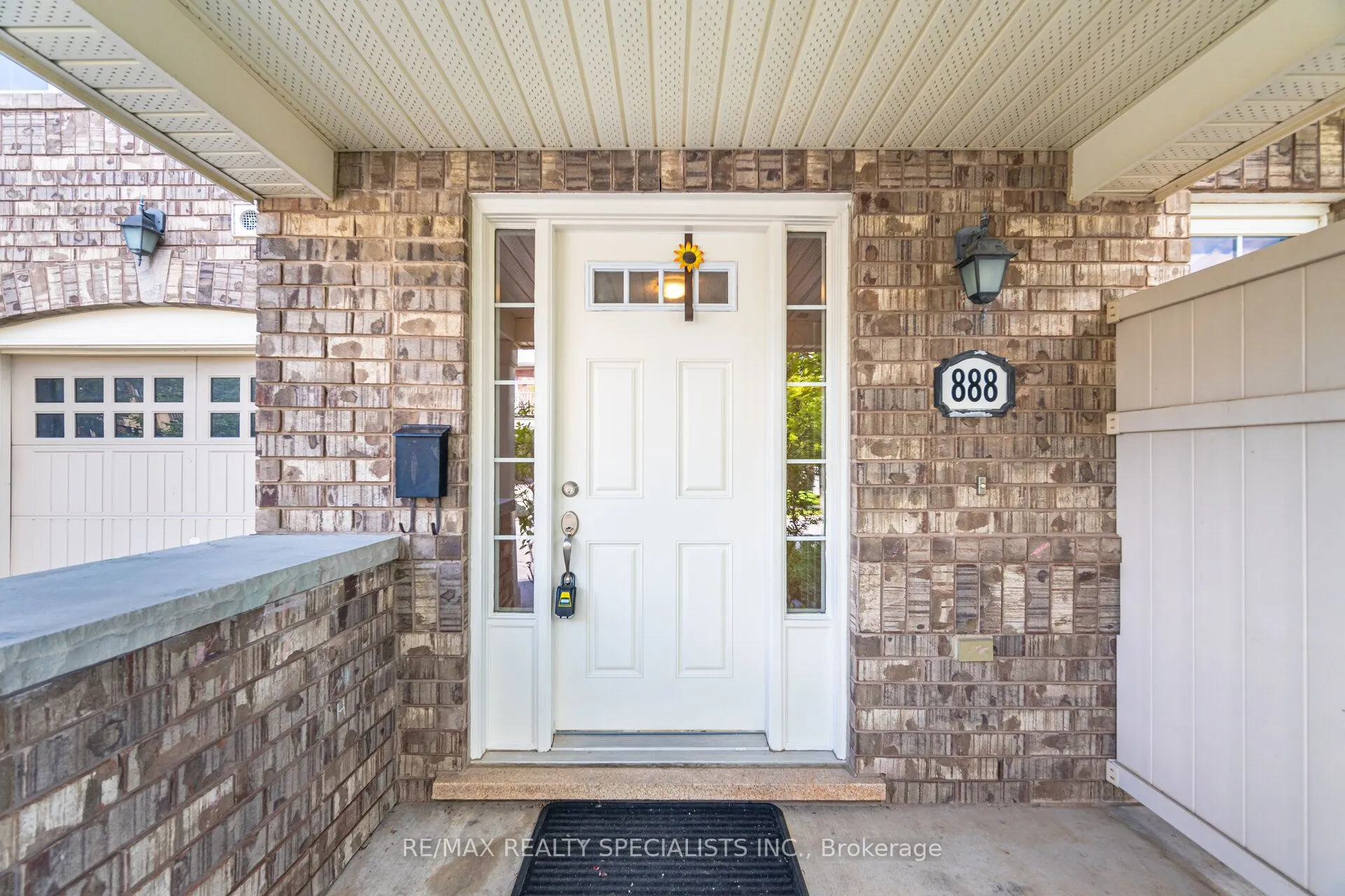 888 Willingdon Crescent