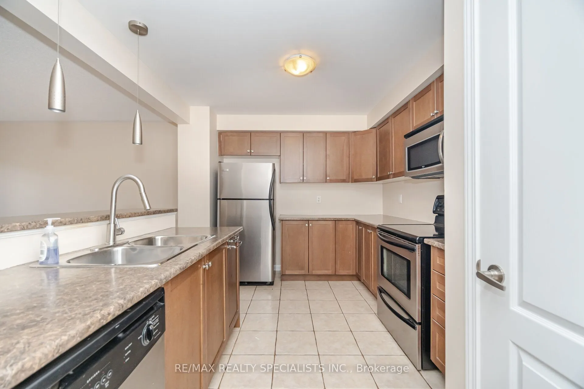 888 Willingdon Crescent