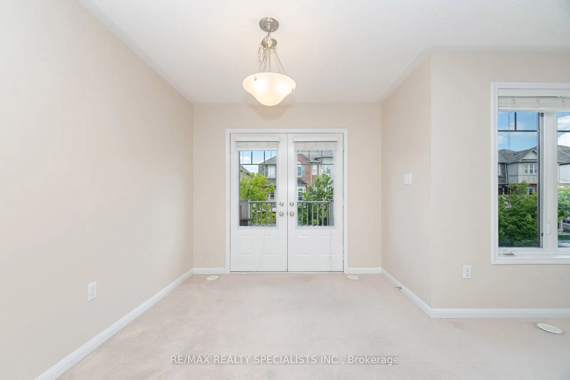 888 Willingdon Crescent