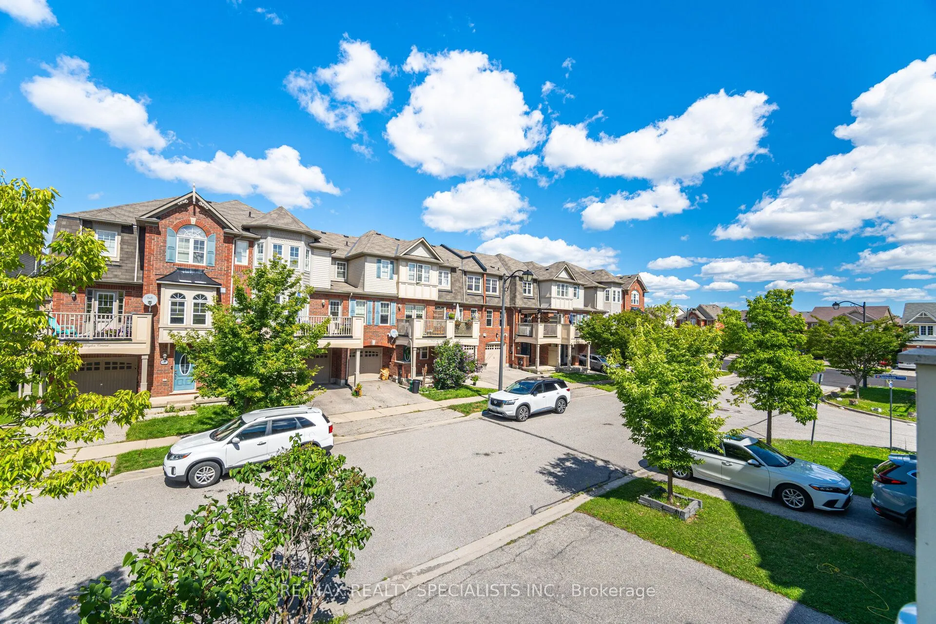 888 Willingdon Crescent