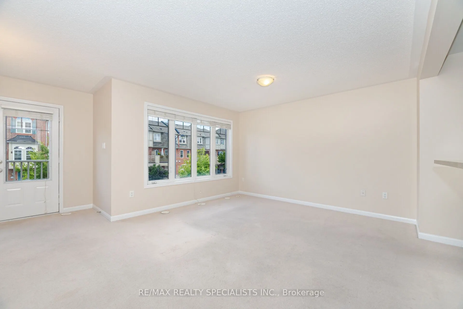 888 Willingdon Crescent