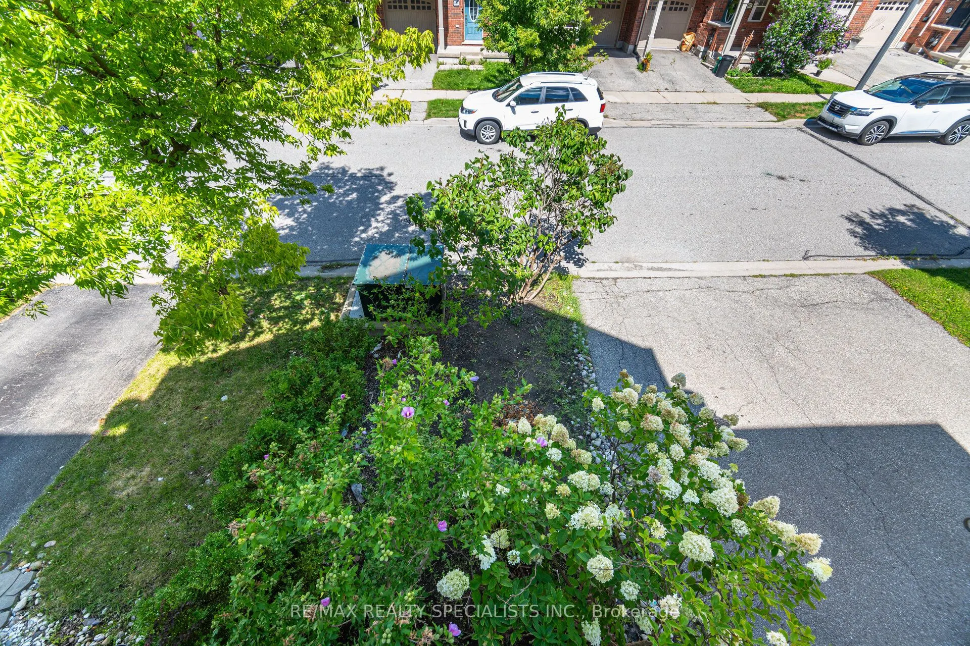 888 Willingdon Crescent