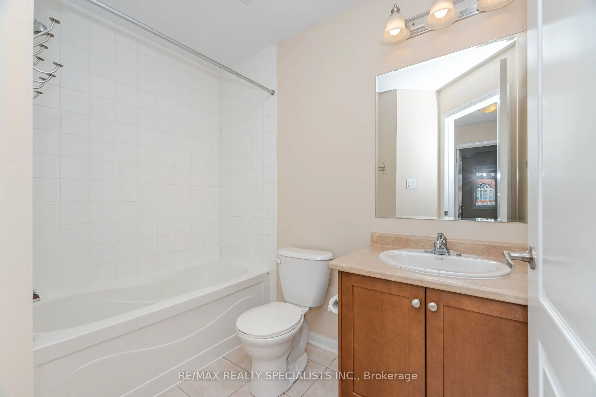 888 Willingdon Crescent