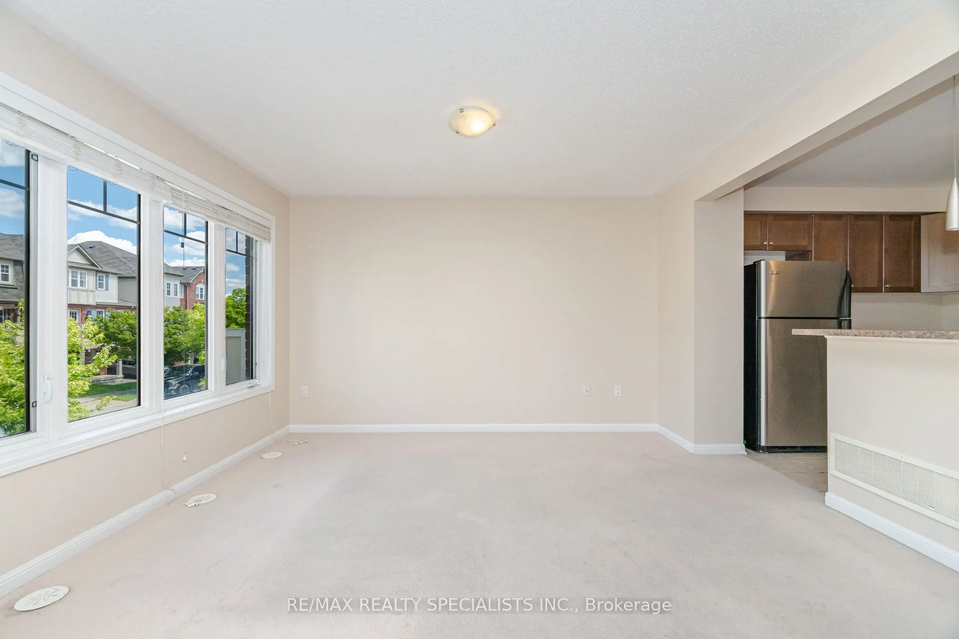 888 Willingdon Crescent