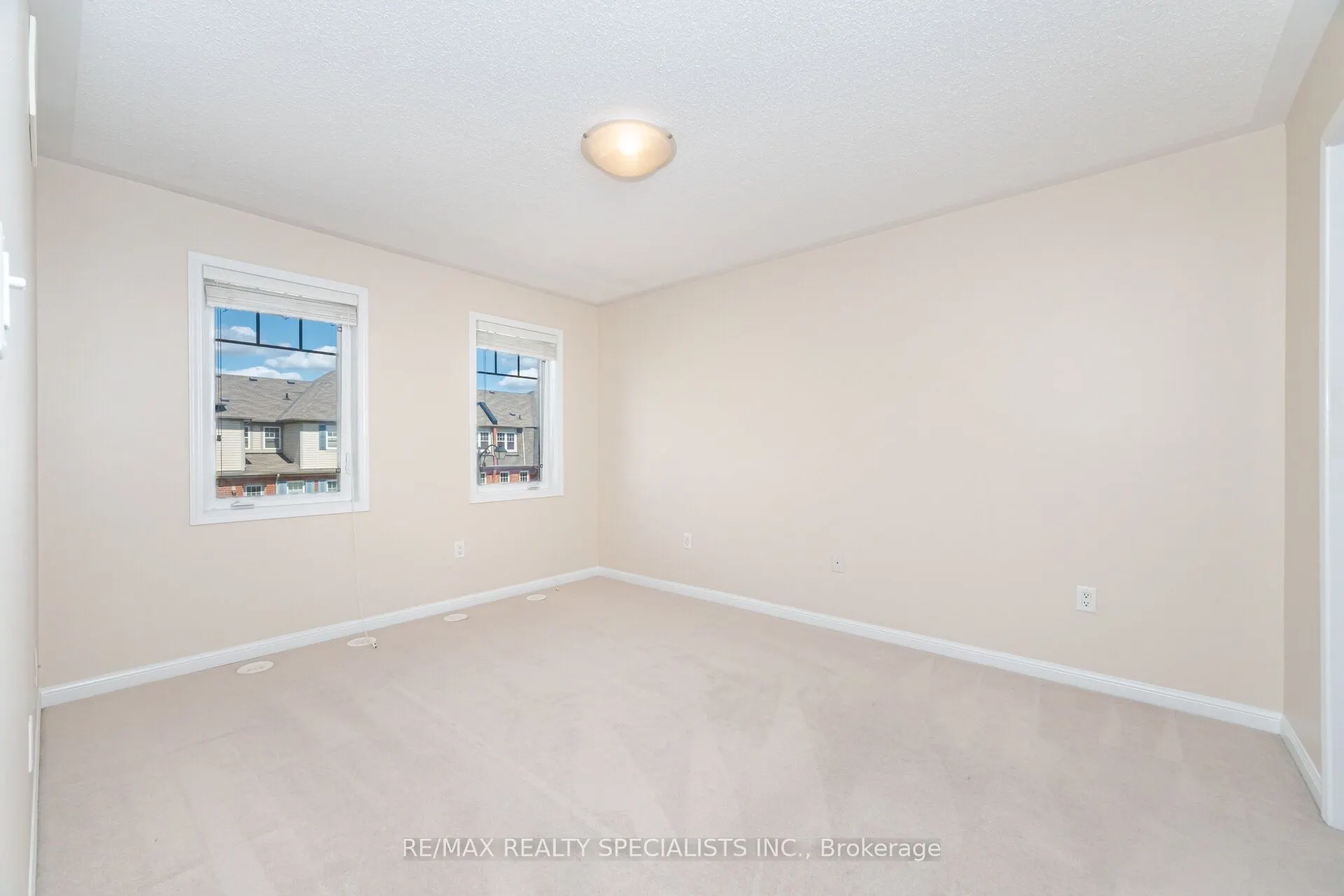 888 Willingdon Crescent
