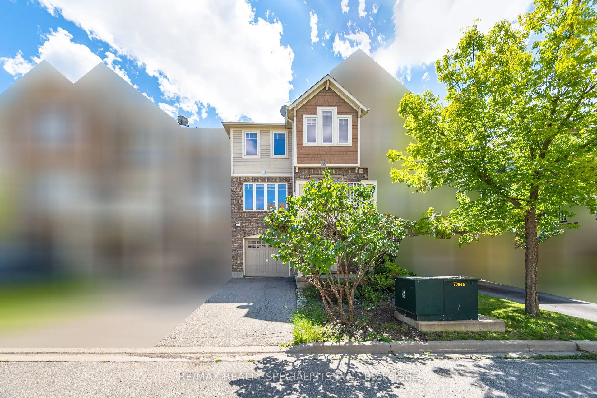 888 Willingdon Crescent