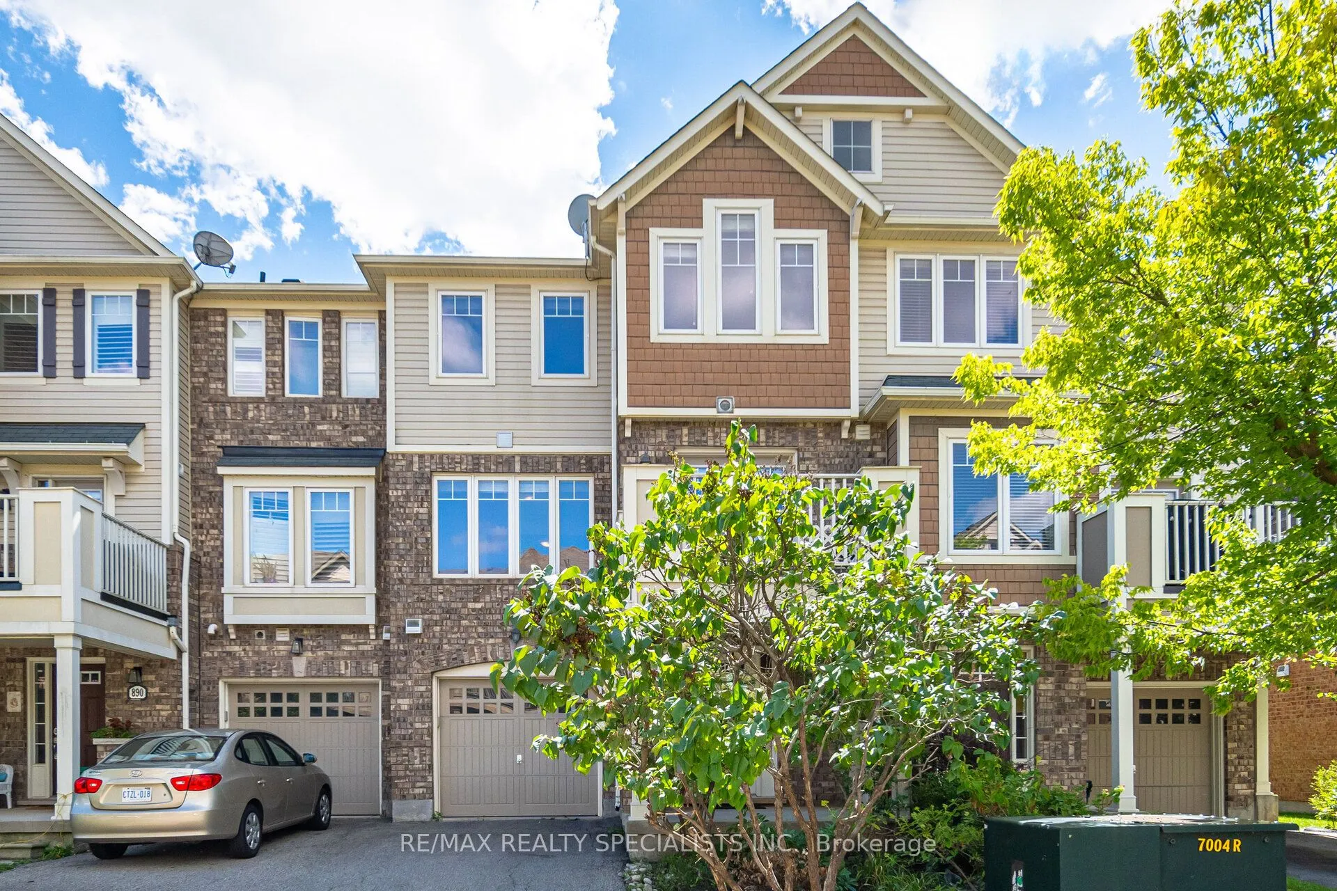 888 Willingdon Crescent