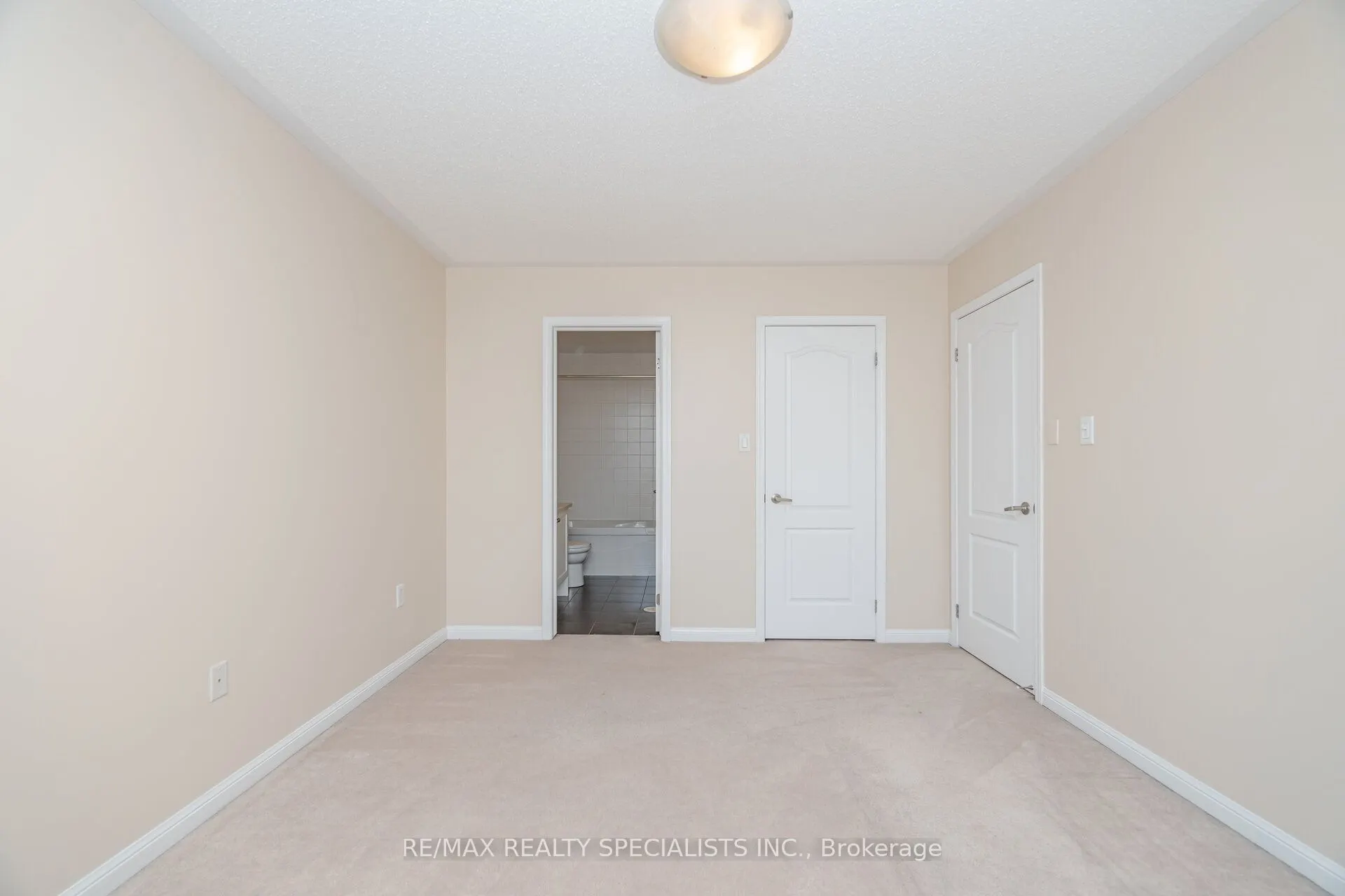 888 Willingdon Crescent