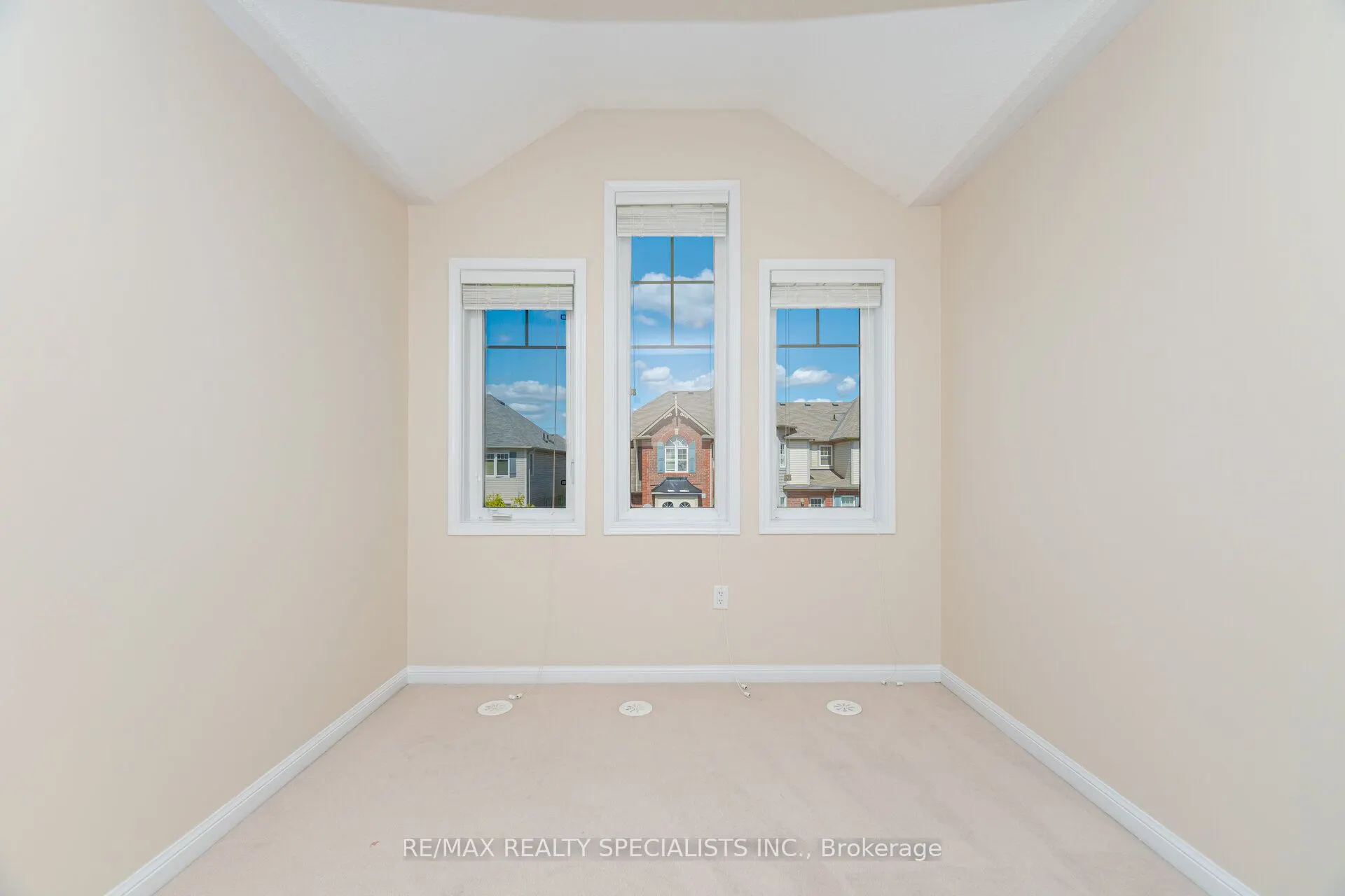 888 Willingdon Crescent