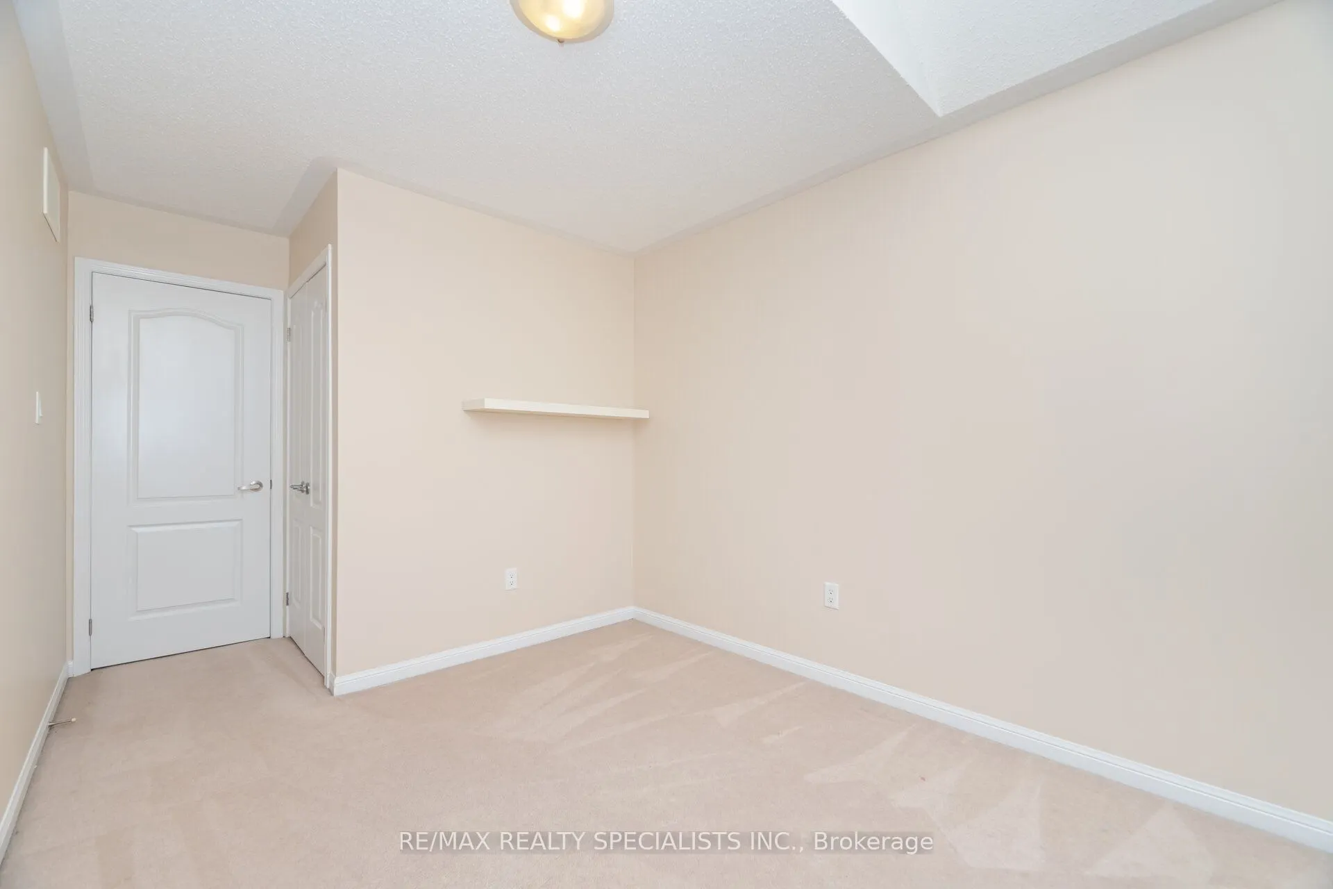 888 Willingdon Crescent