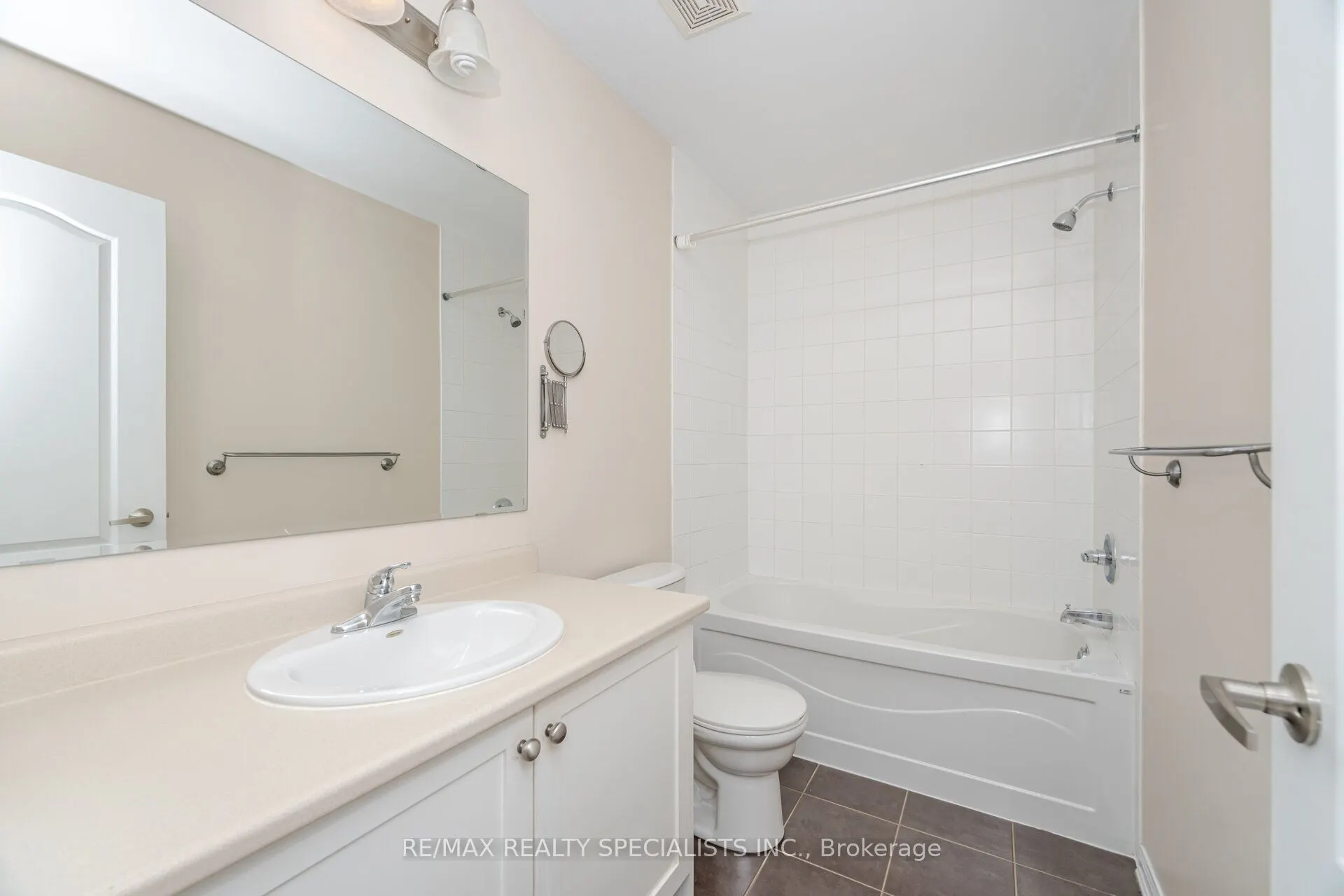 888 Willingdon Crescent