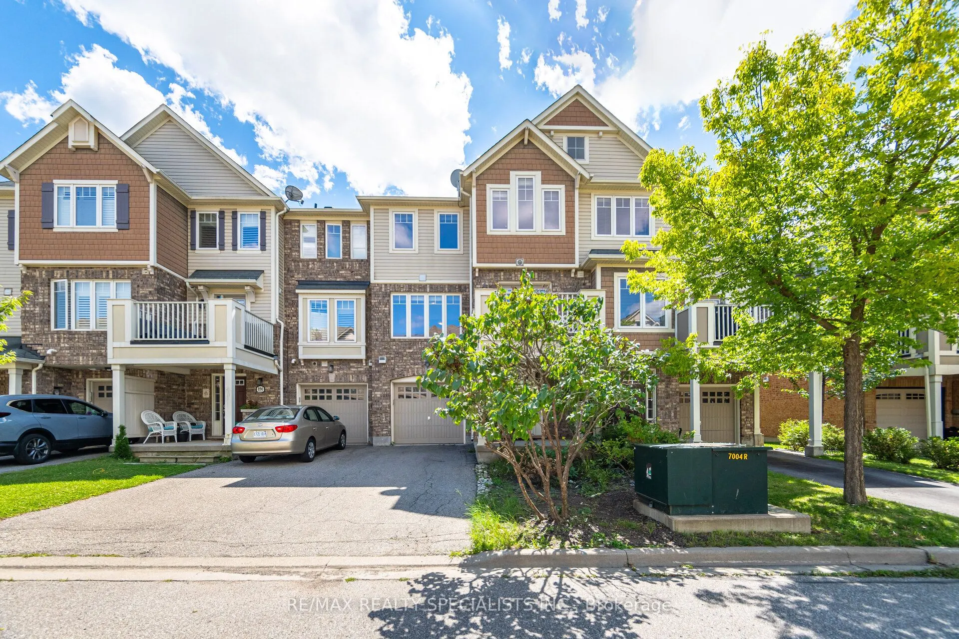 888 Willingdon Crescent