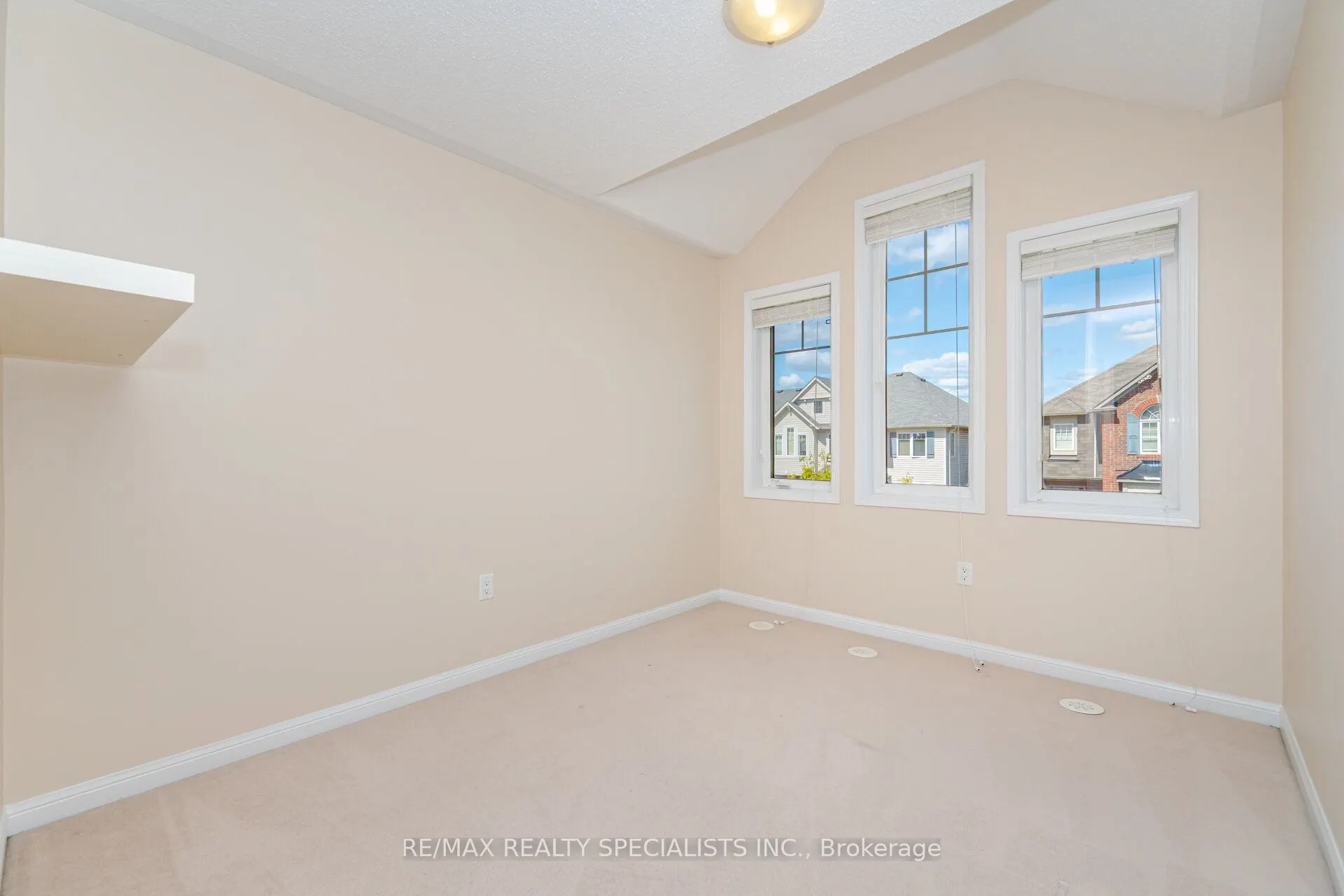 888 Willingdon Crescent
