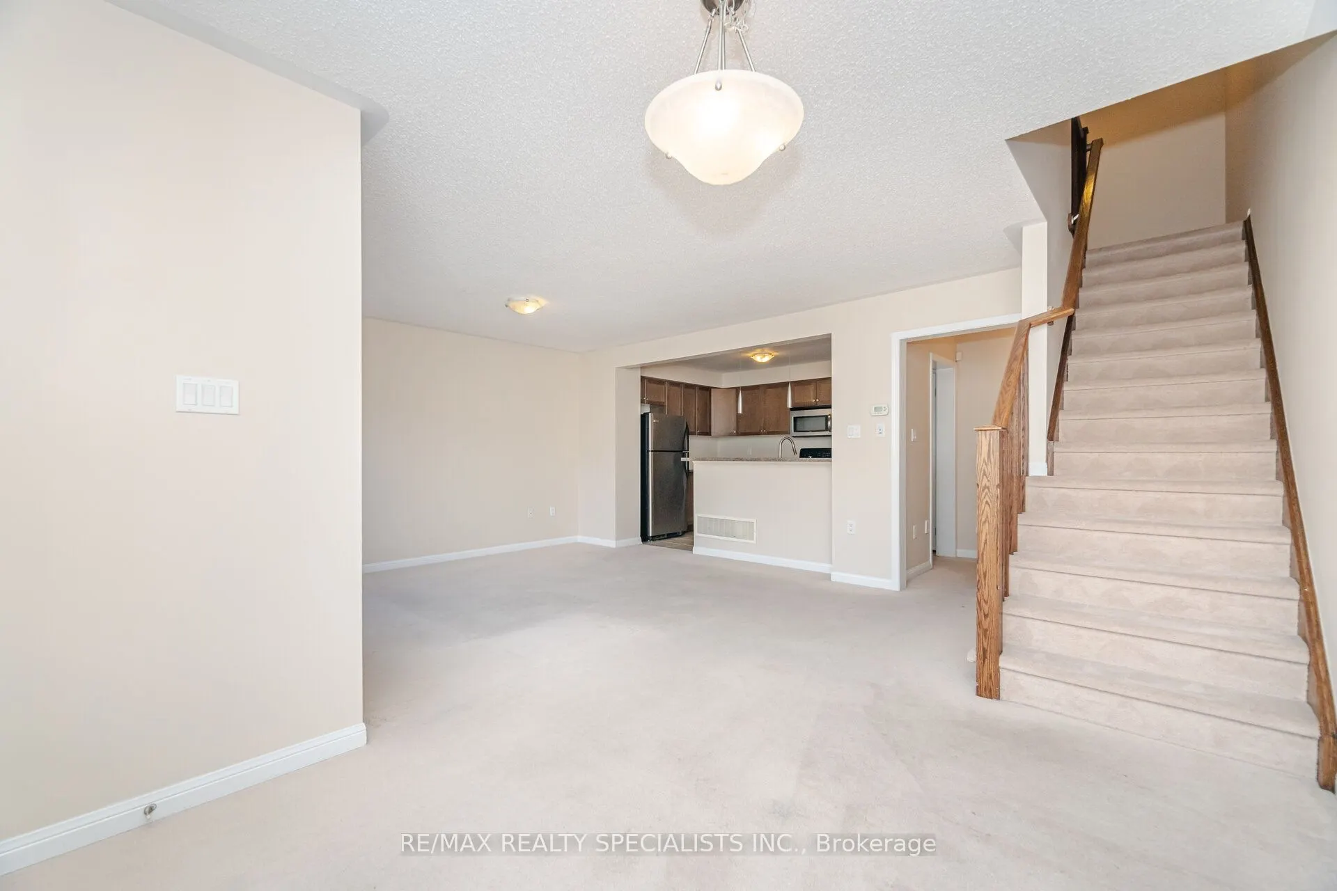 888 Willingdon Crescent