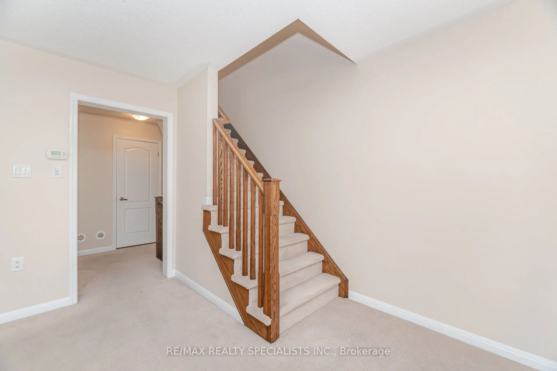 888 Willingdon Crescent