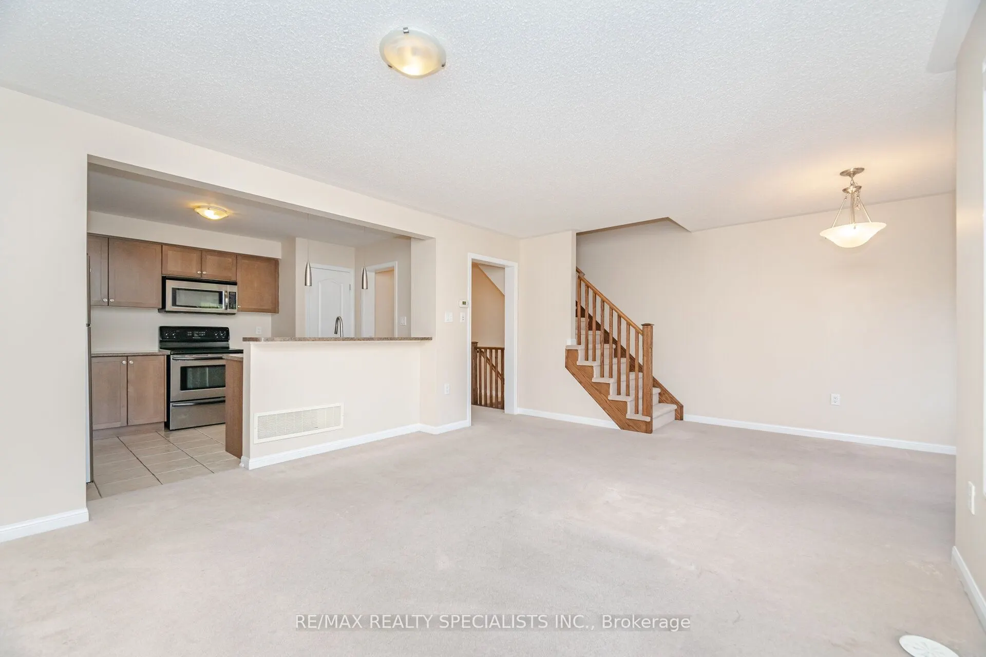888 Willingdon Crescent