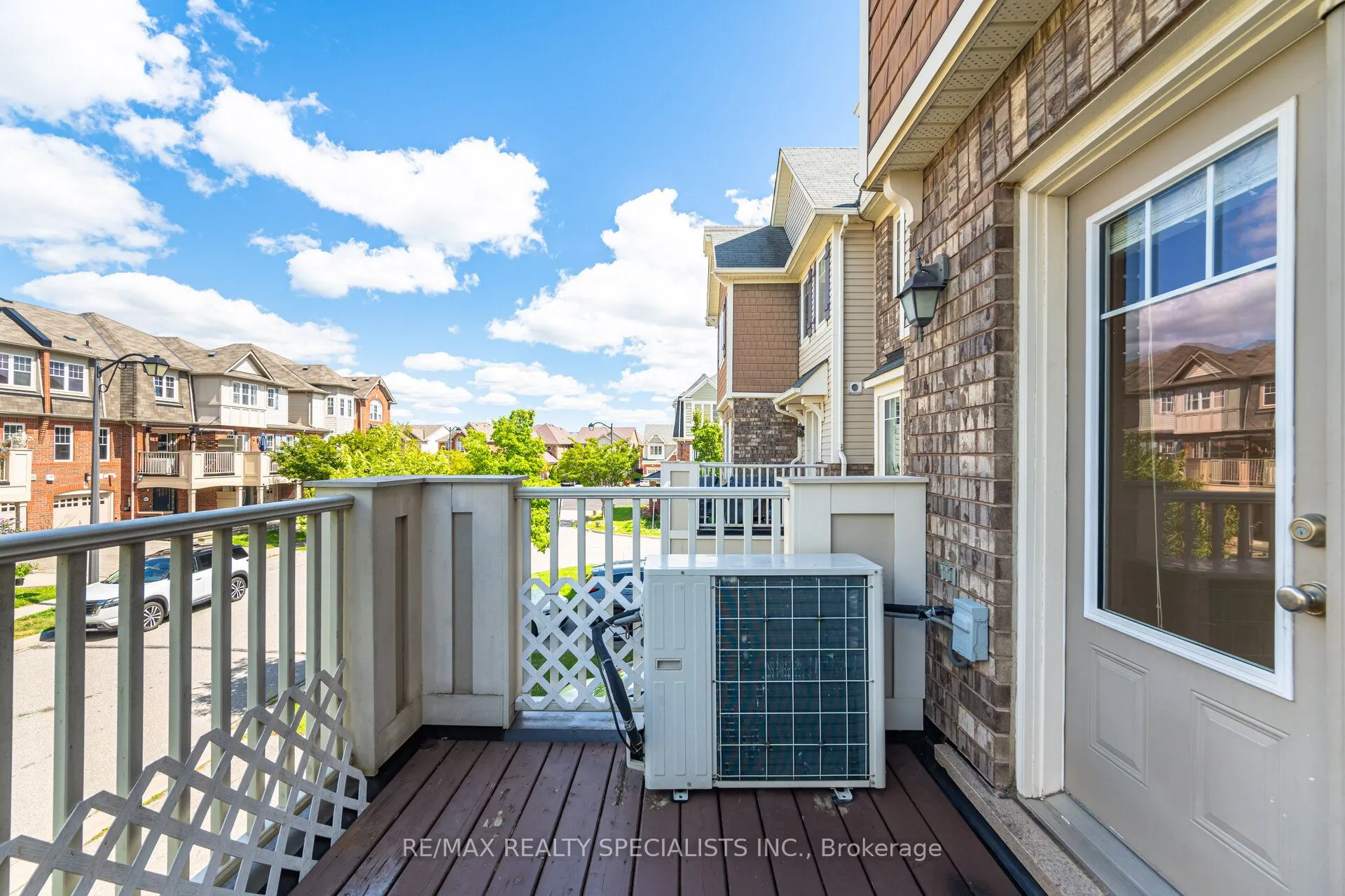 888 Willingdon Crescent