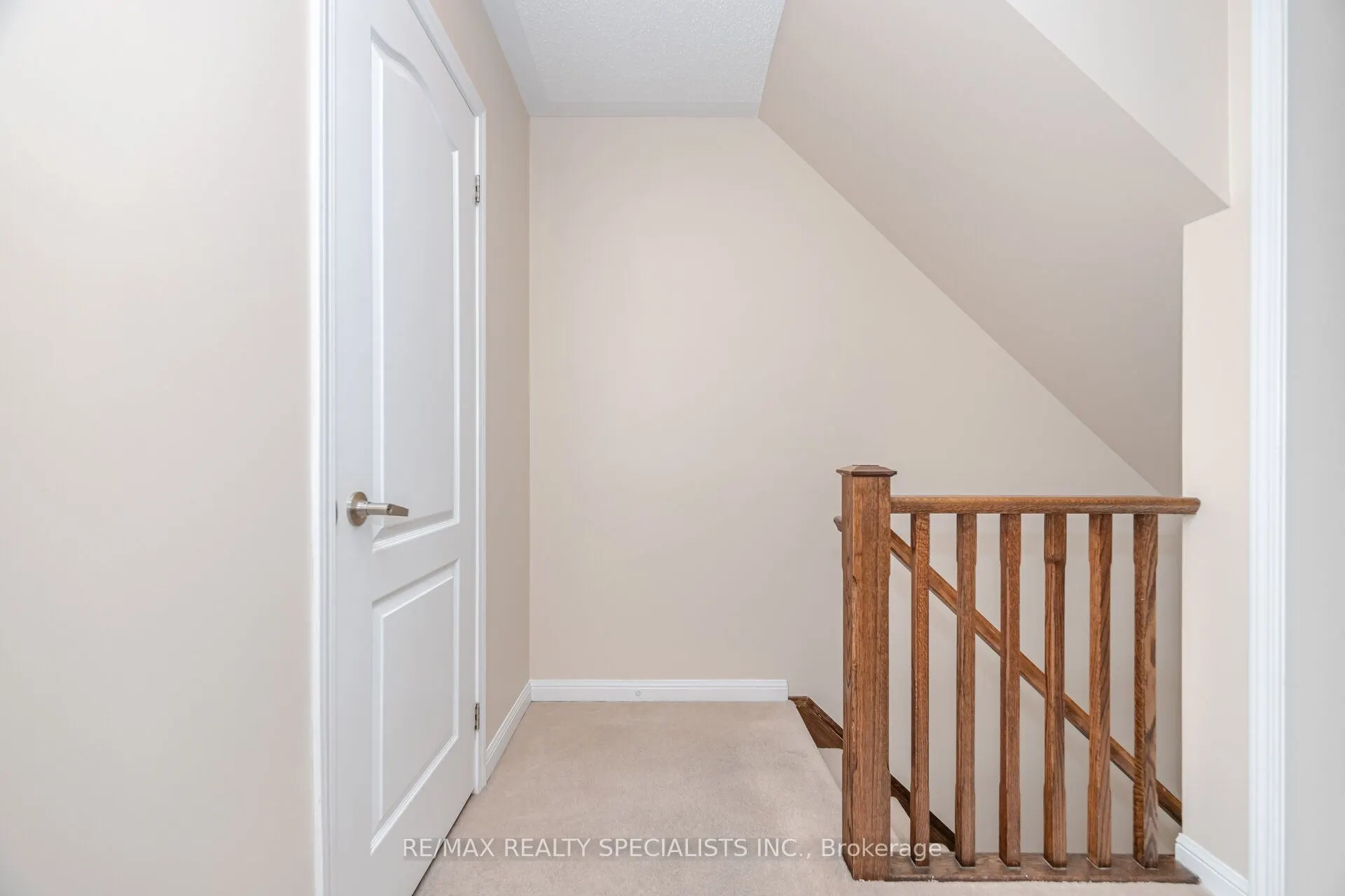 888 Willingdon Crescent
