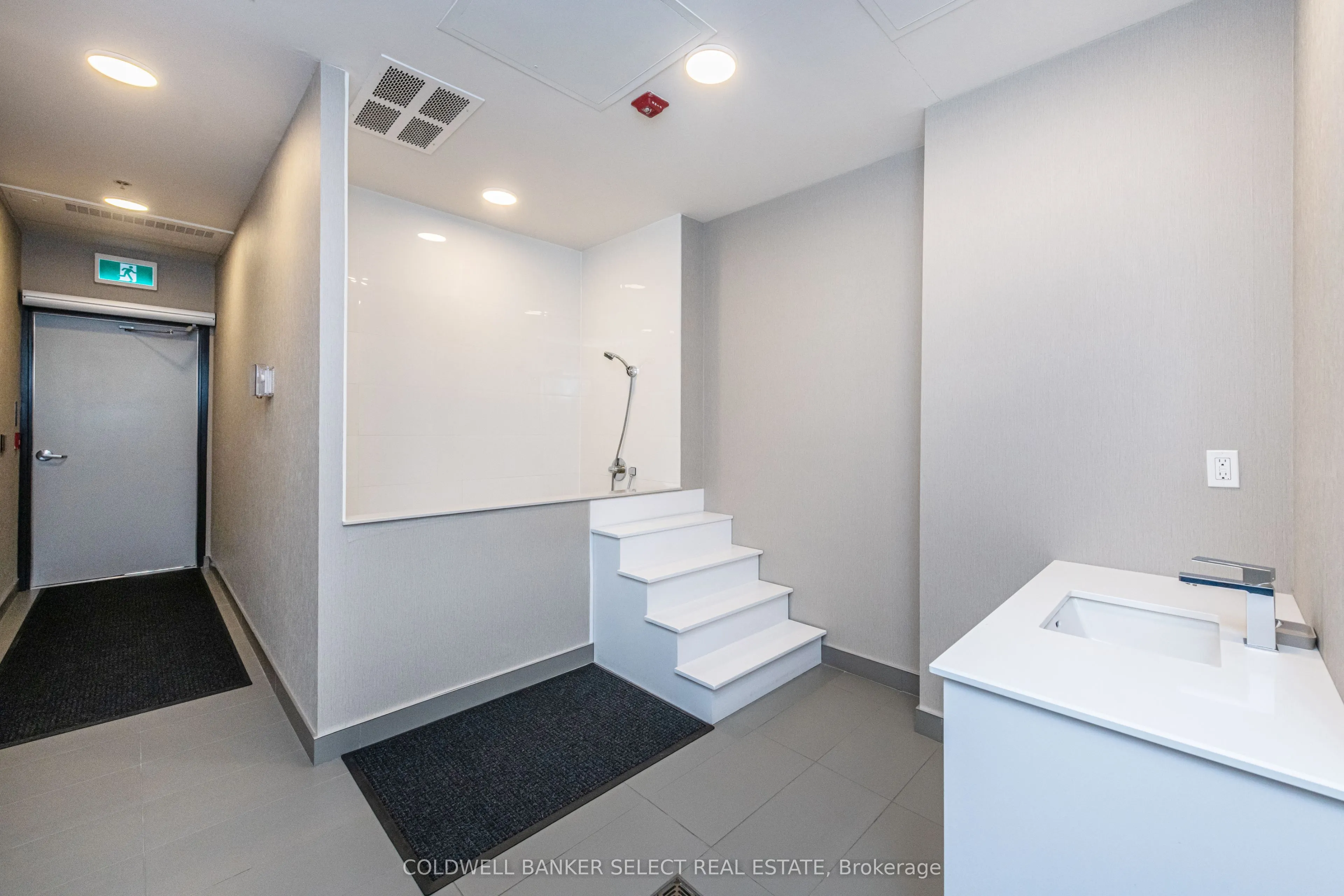 50 Ann Street, #403