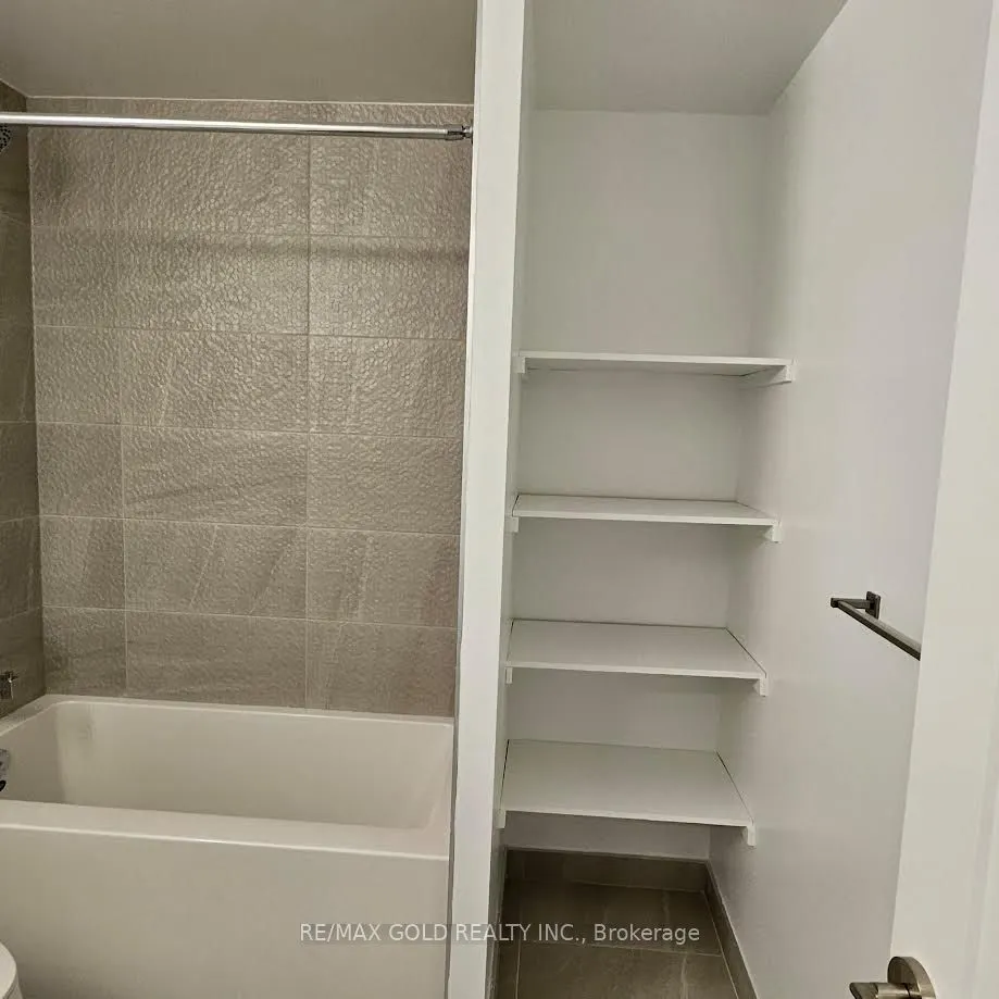 5105 Hurontario Street, #321