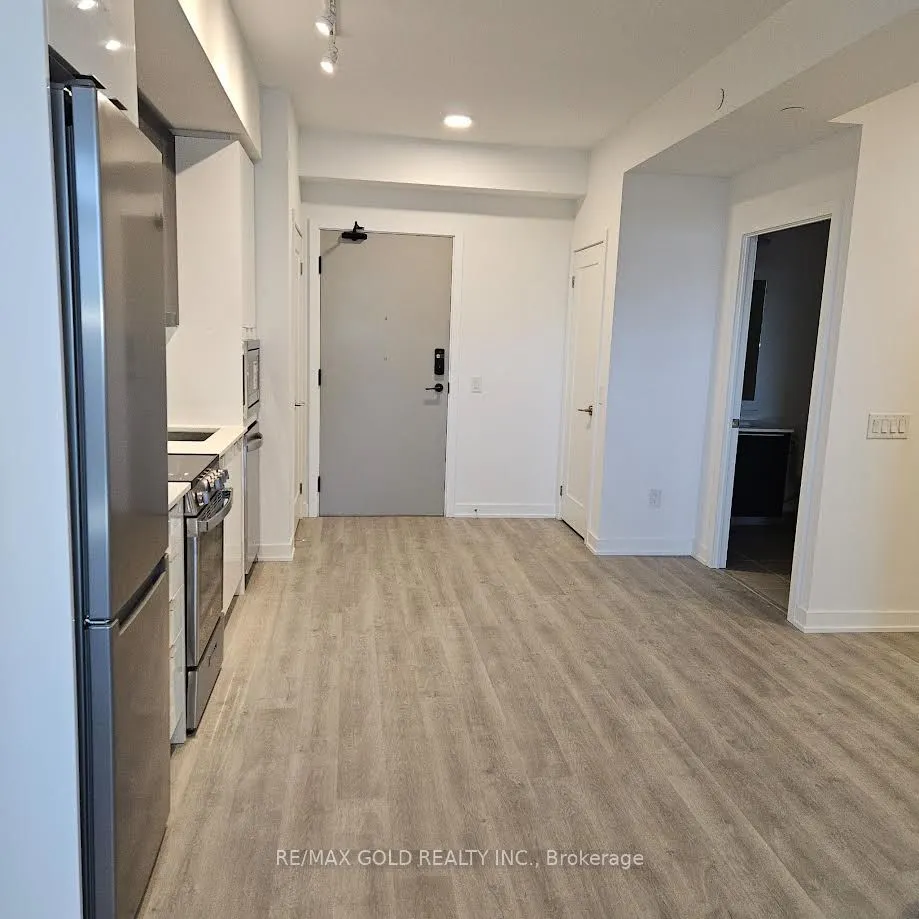 5105 Hurontario Street, #321