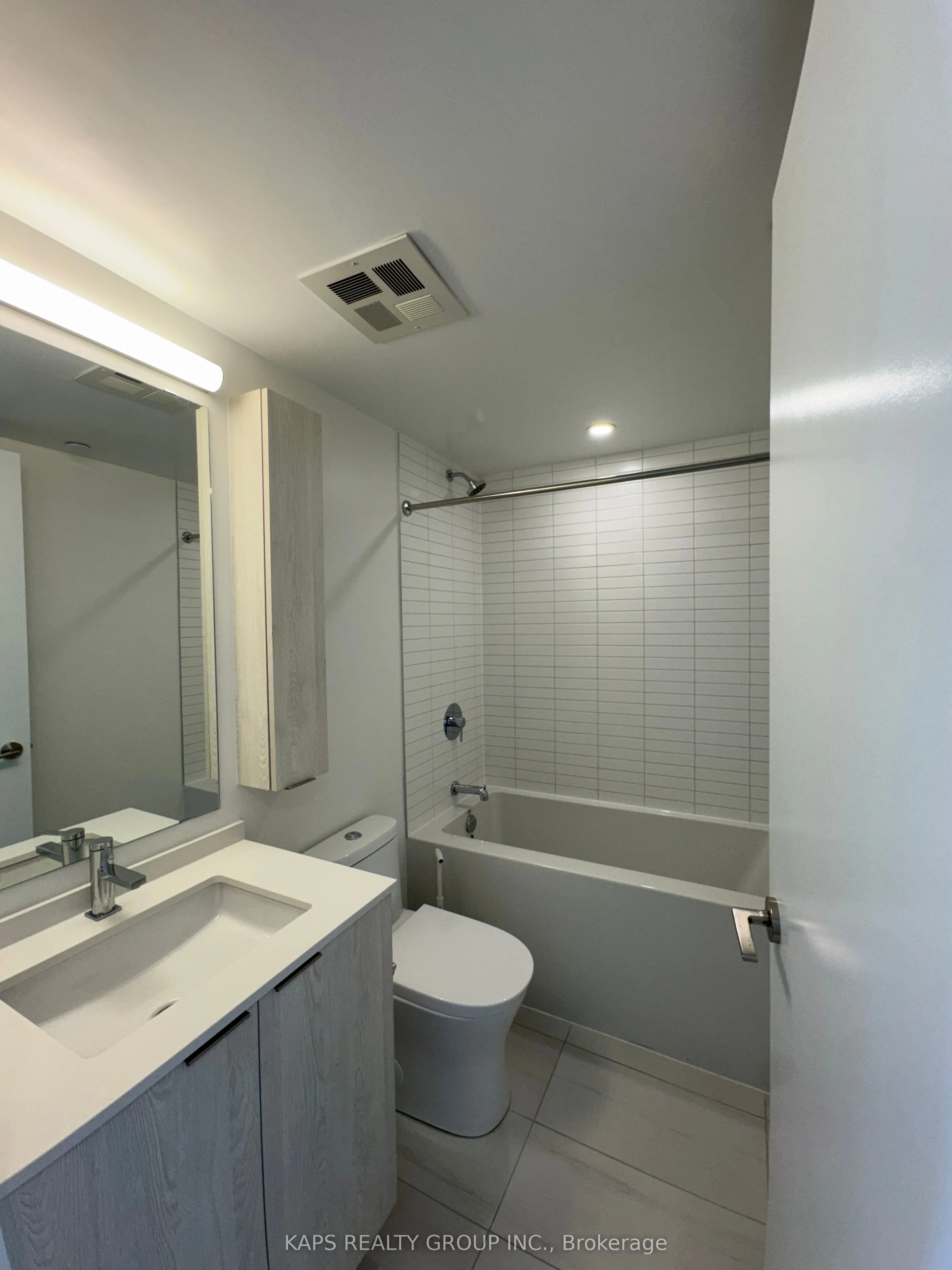 86 Dundas Street E, #1117