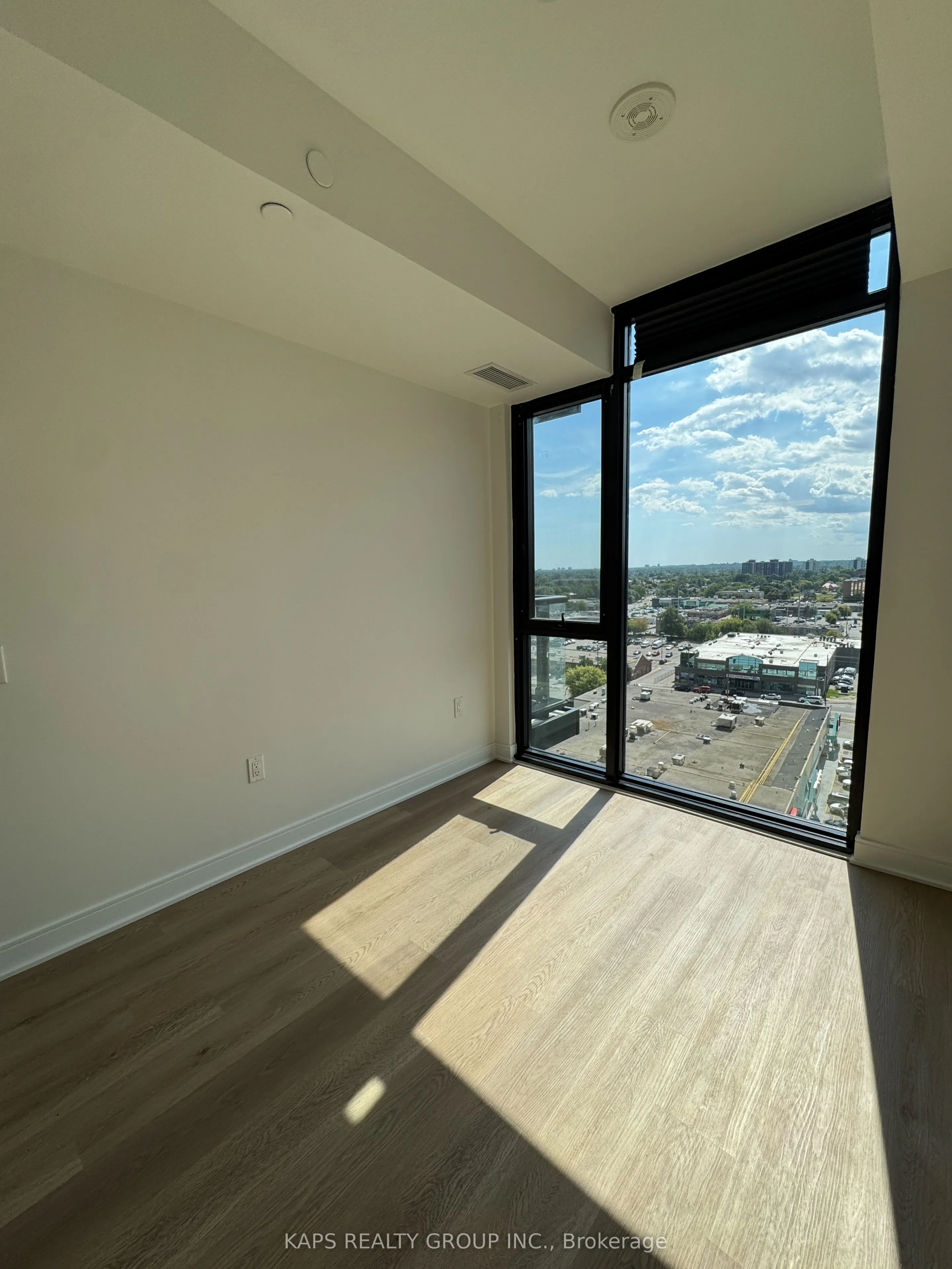 86 Dundas Street E, #1117