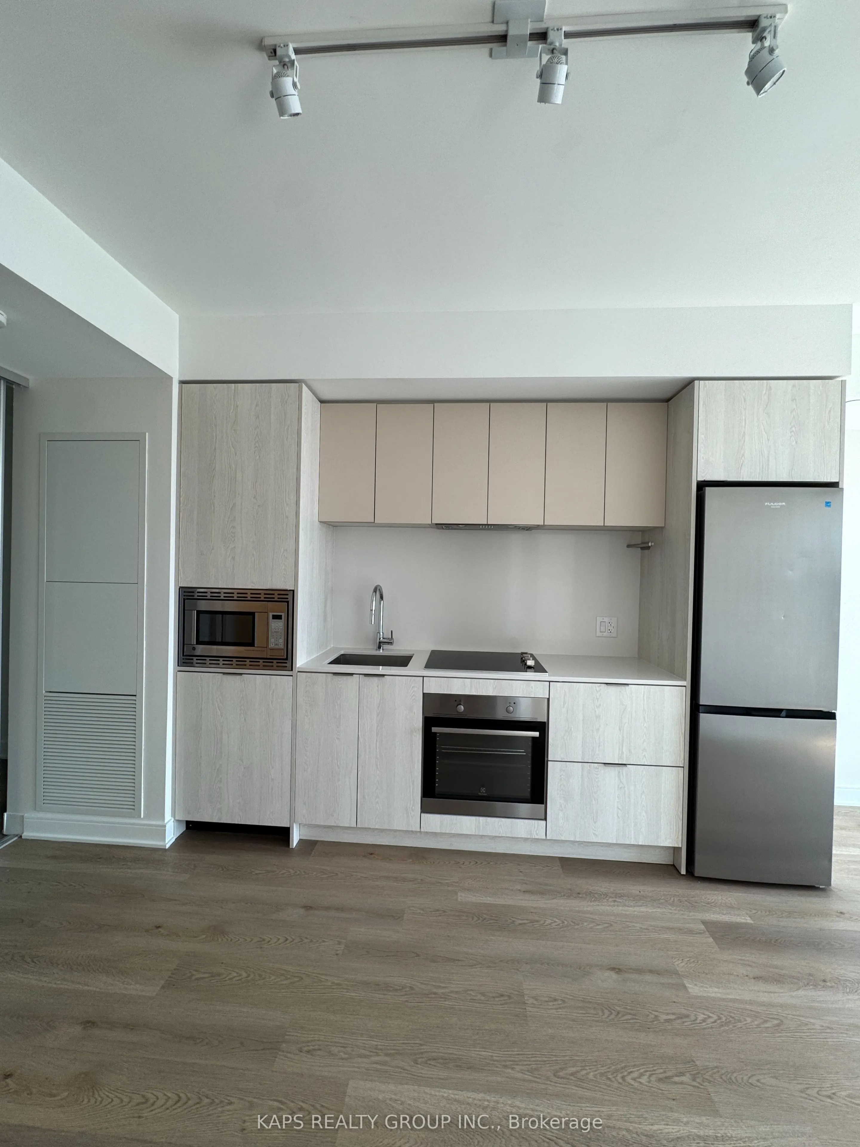 86 Dundas Street E, #1117