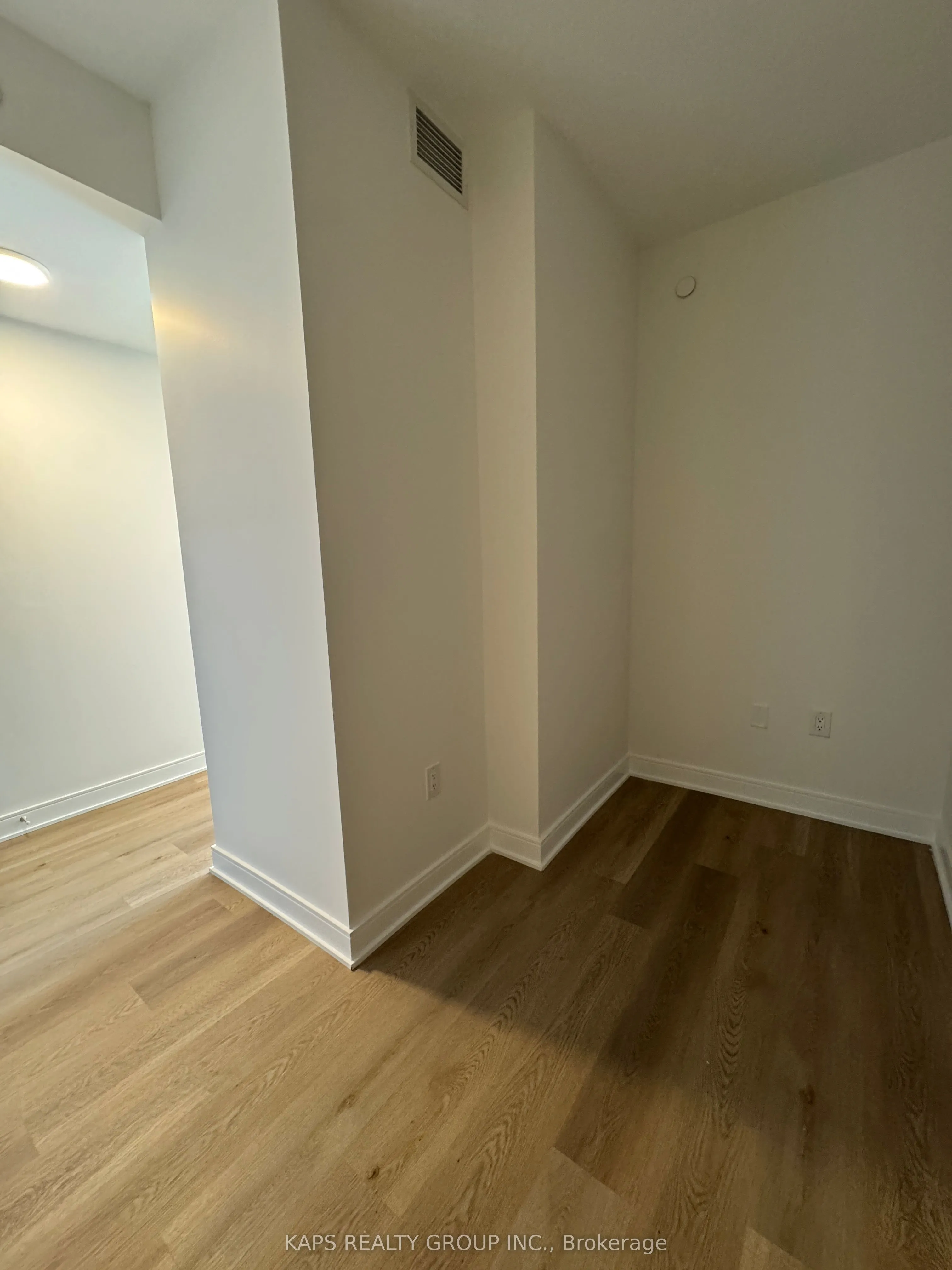 86 Dundas Street E, #1117
