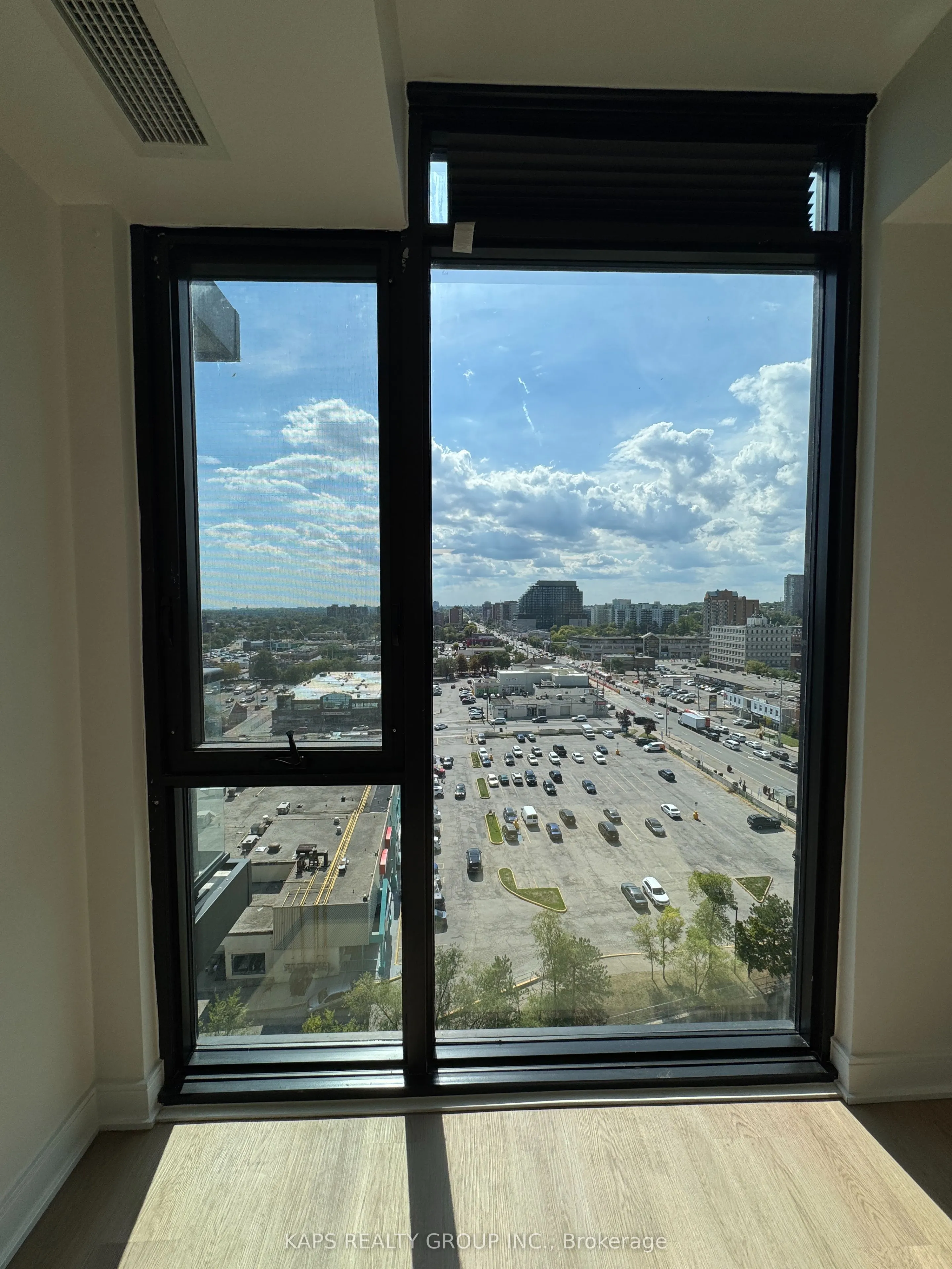86 Dundas Street E, #1117