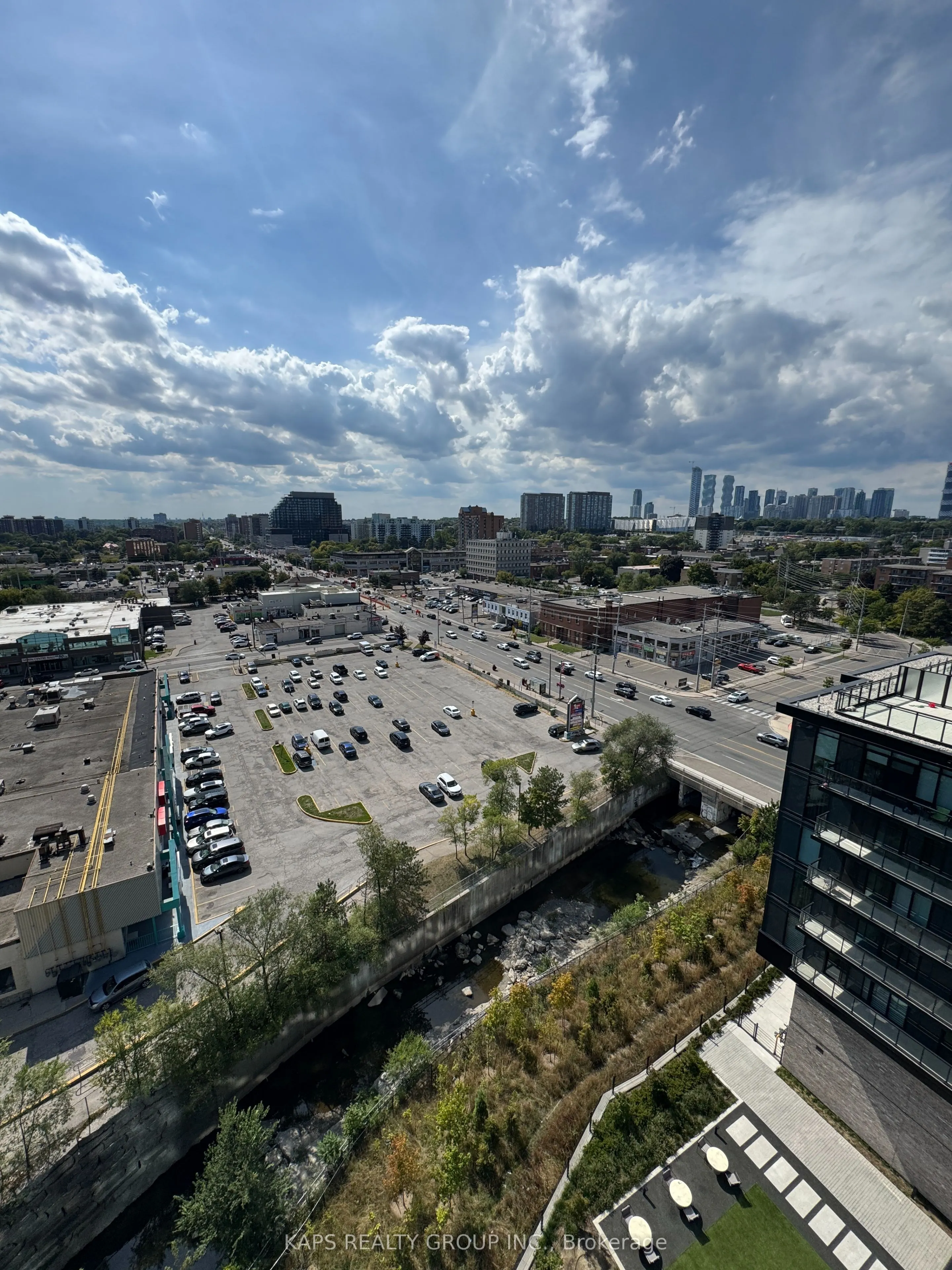 86 Dundas Street E, #1117