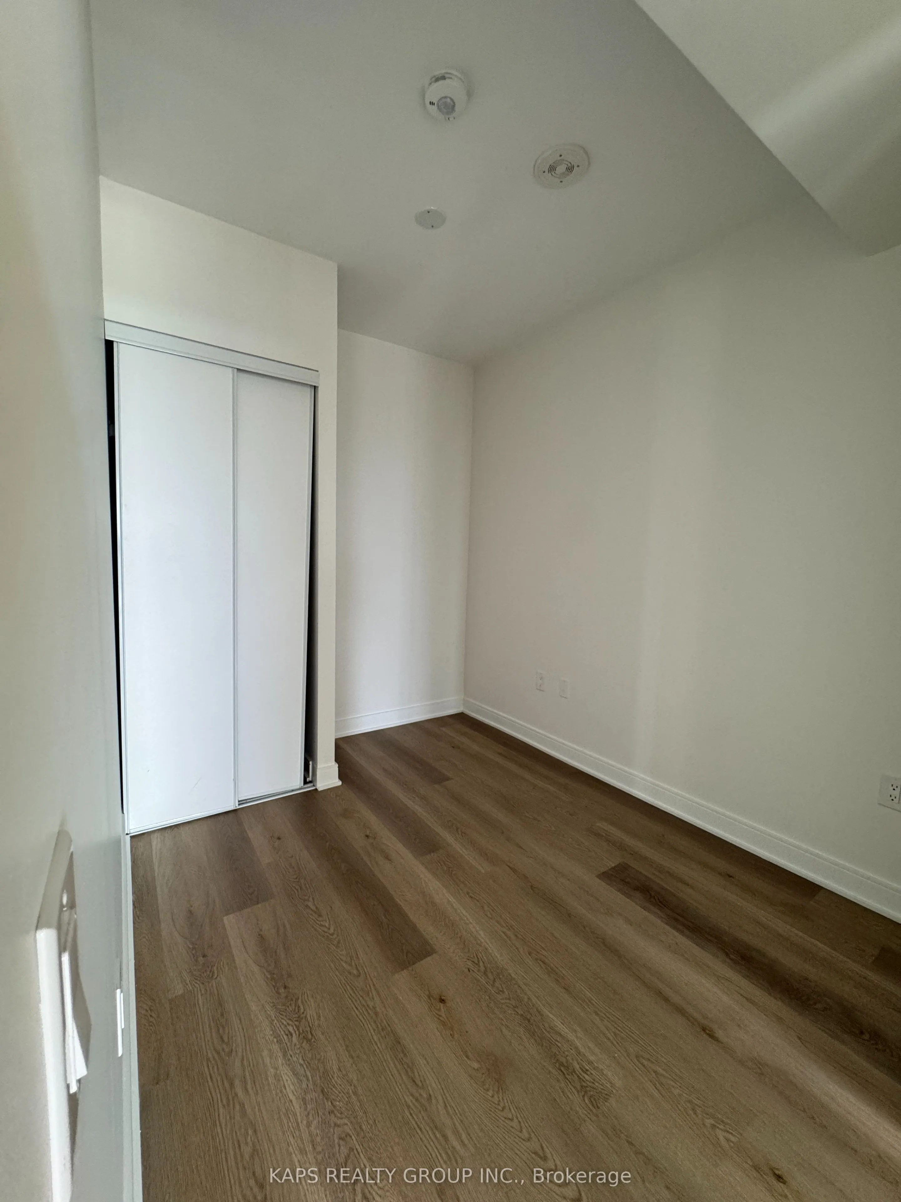 86 Dundas Street E, #1117