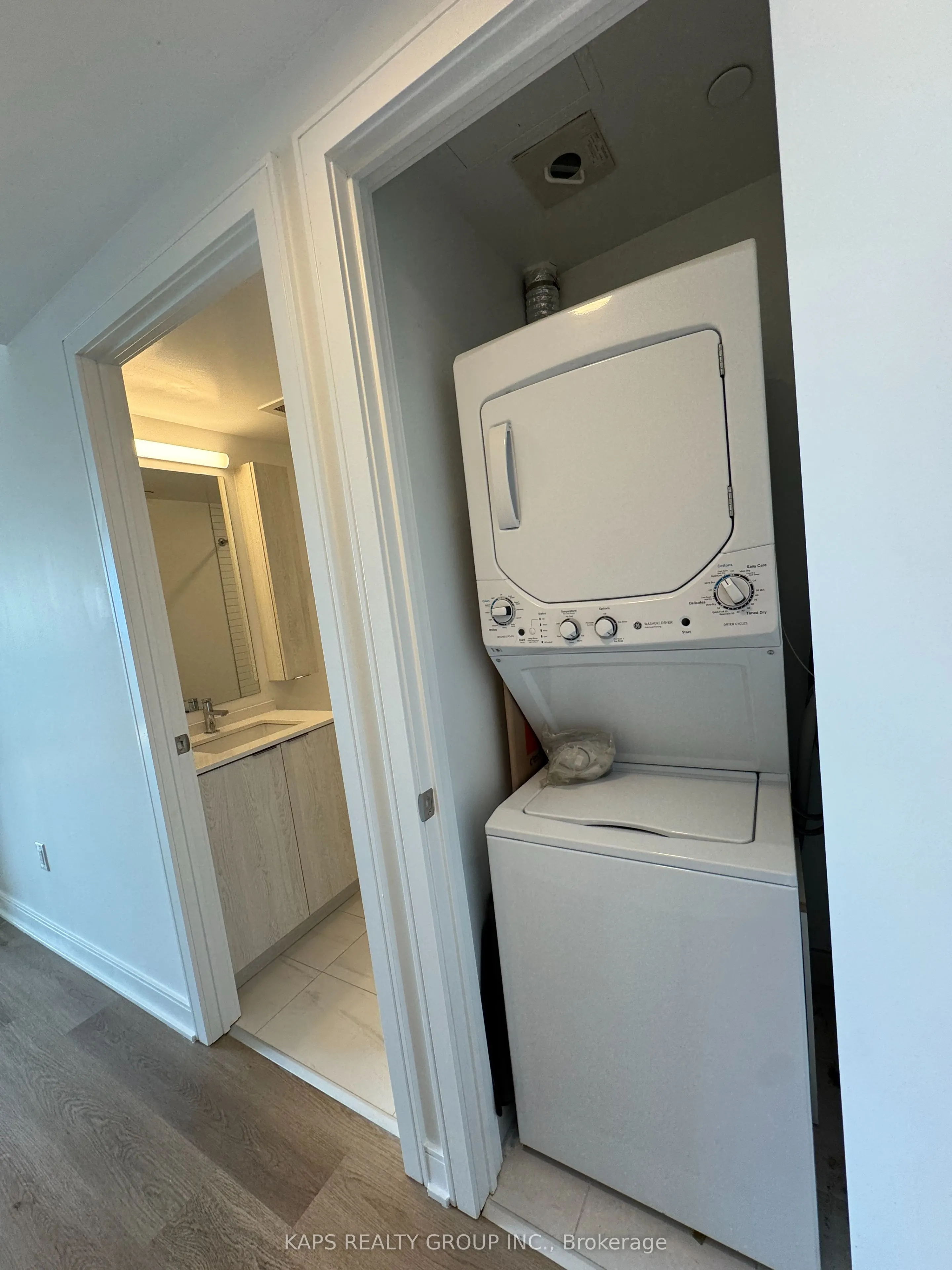86 Dundas Street E, #1117
