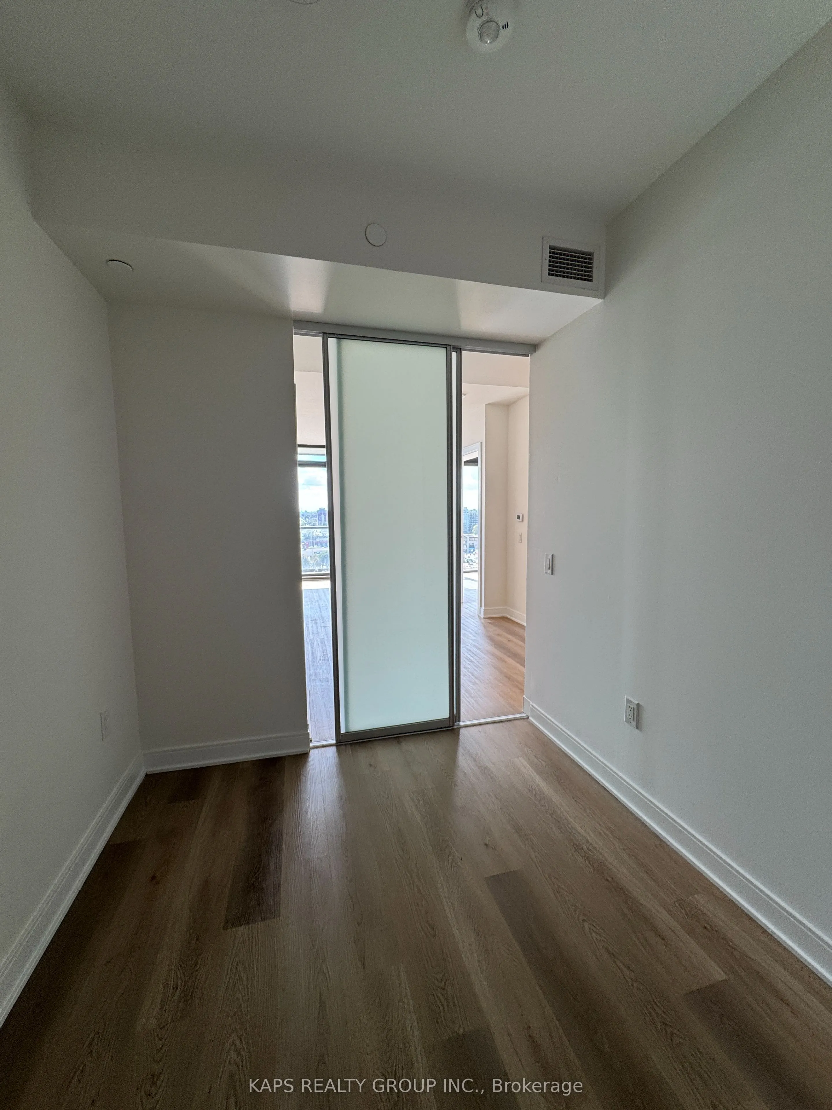 86 Dundas Street E, #1117
