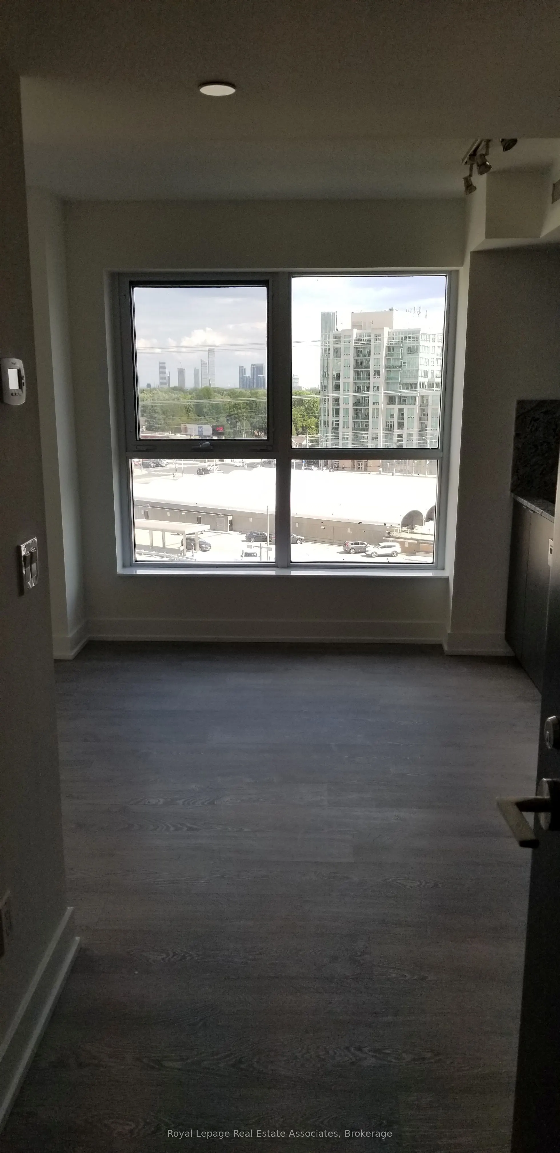 9 Mabelle Avenue, #723
