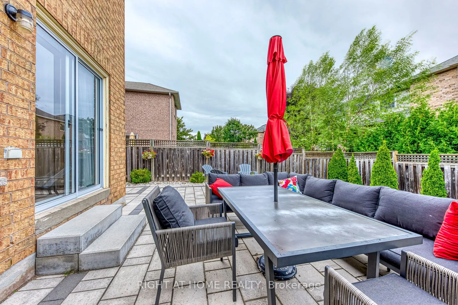 2472 Newcastle Crescent