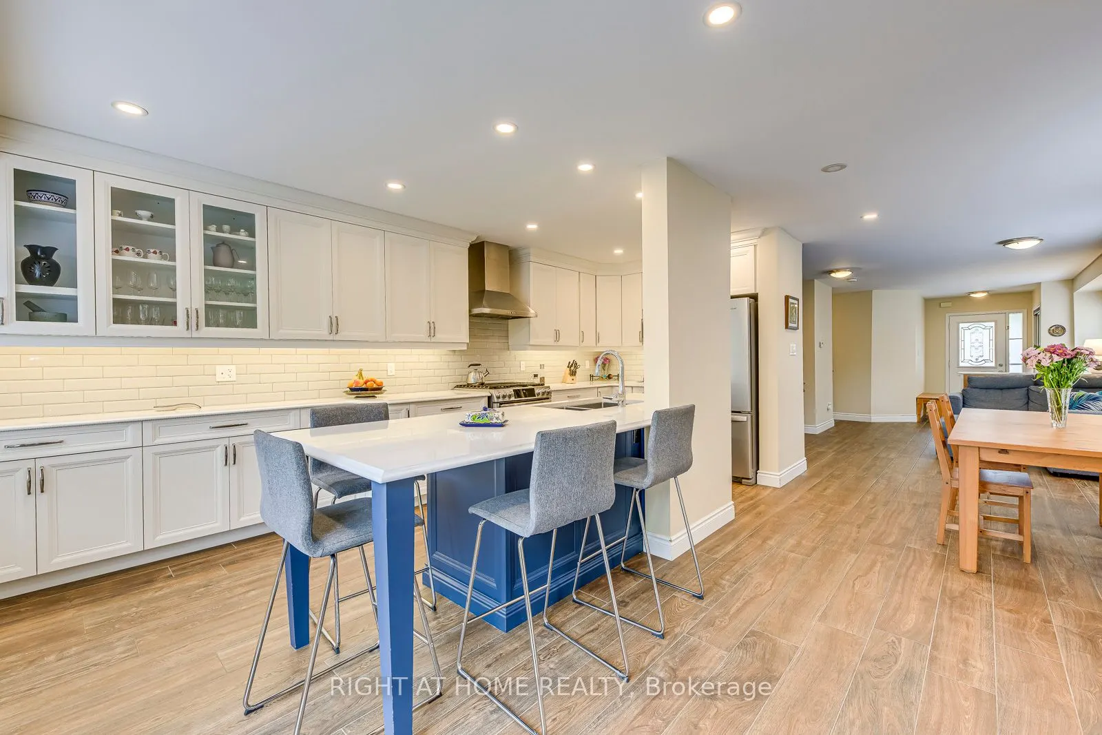 2472 Newcastle Crescent