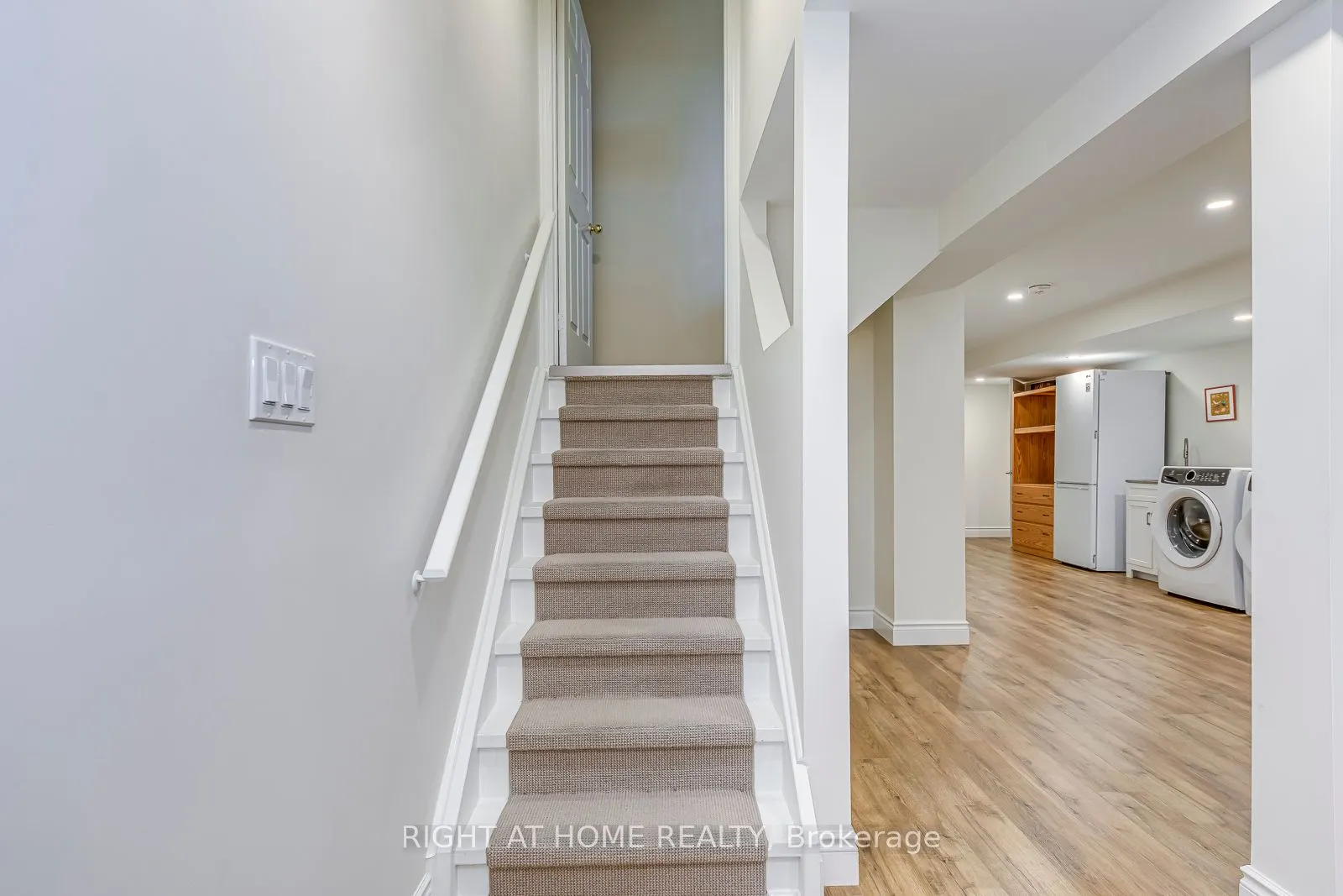 2472 Newcastle Crescent
