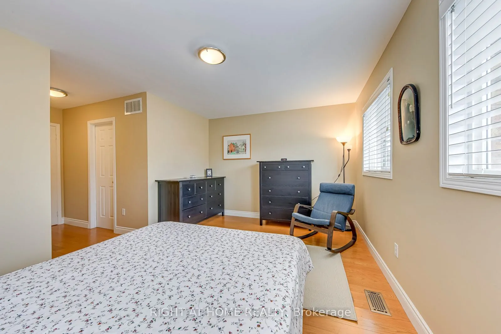 2472 Newcastle Crescent