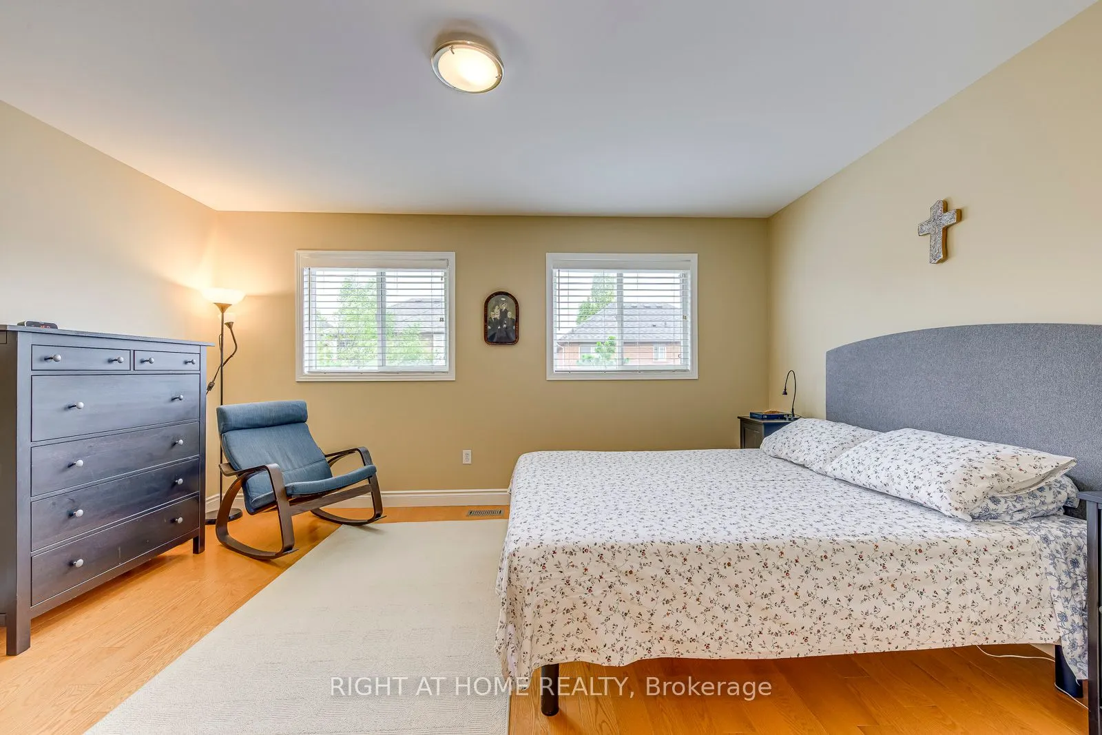 2472 Newcastle Crescent