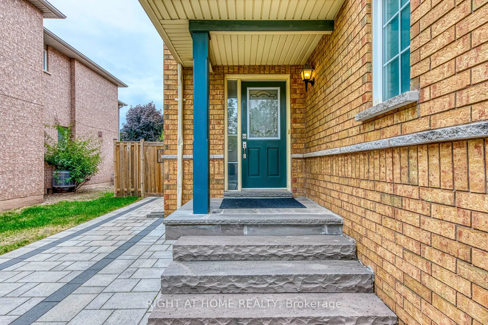 2472 Newcastle Crescent