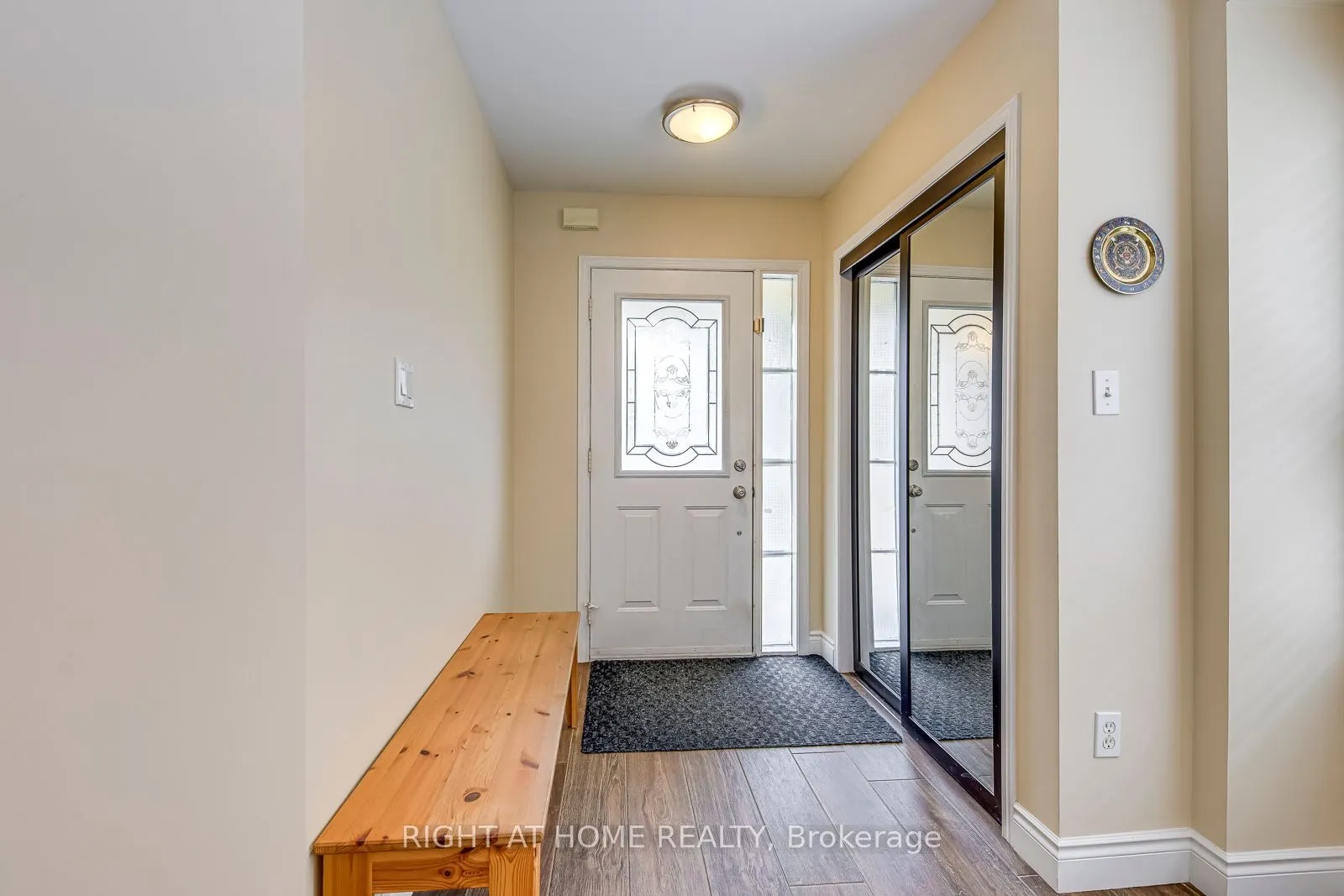 2472 Newcastle Crescent