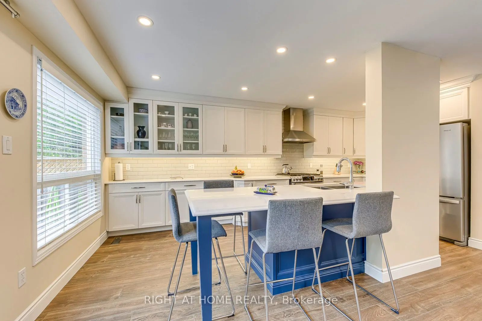 2472 Newcastle Crescent