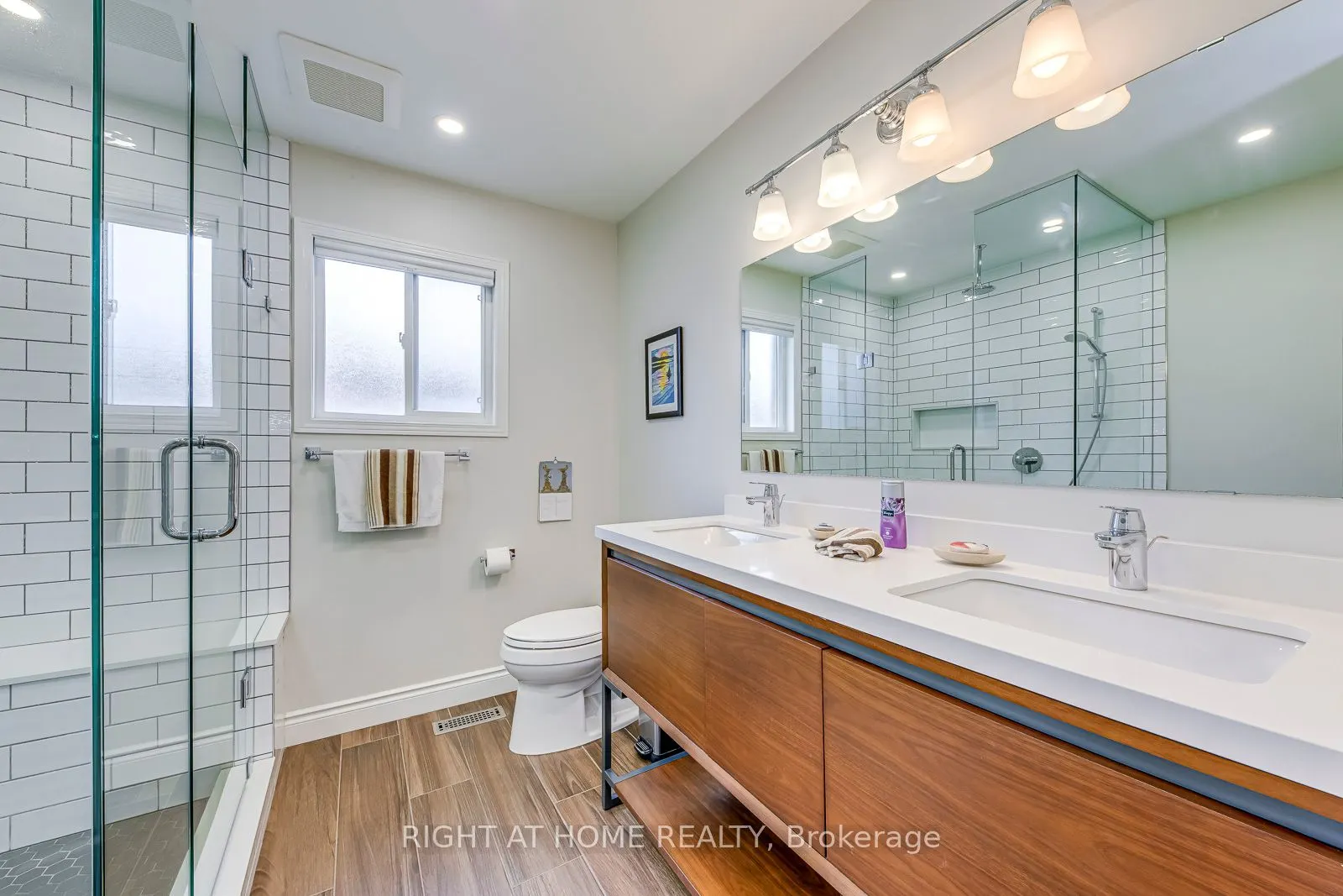 2472 Newcastle Crescent