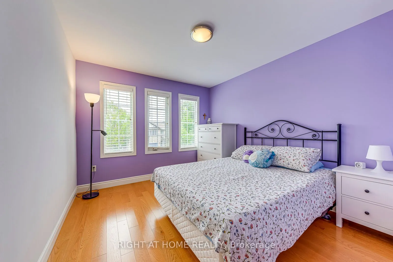 2472 Newcastle Crescent