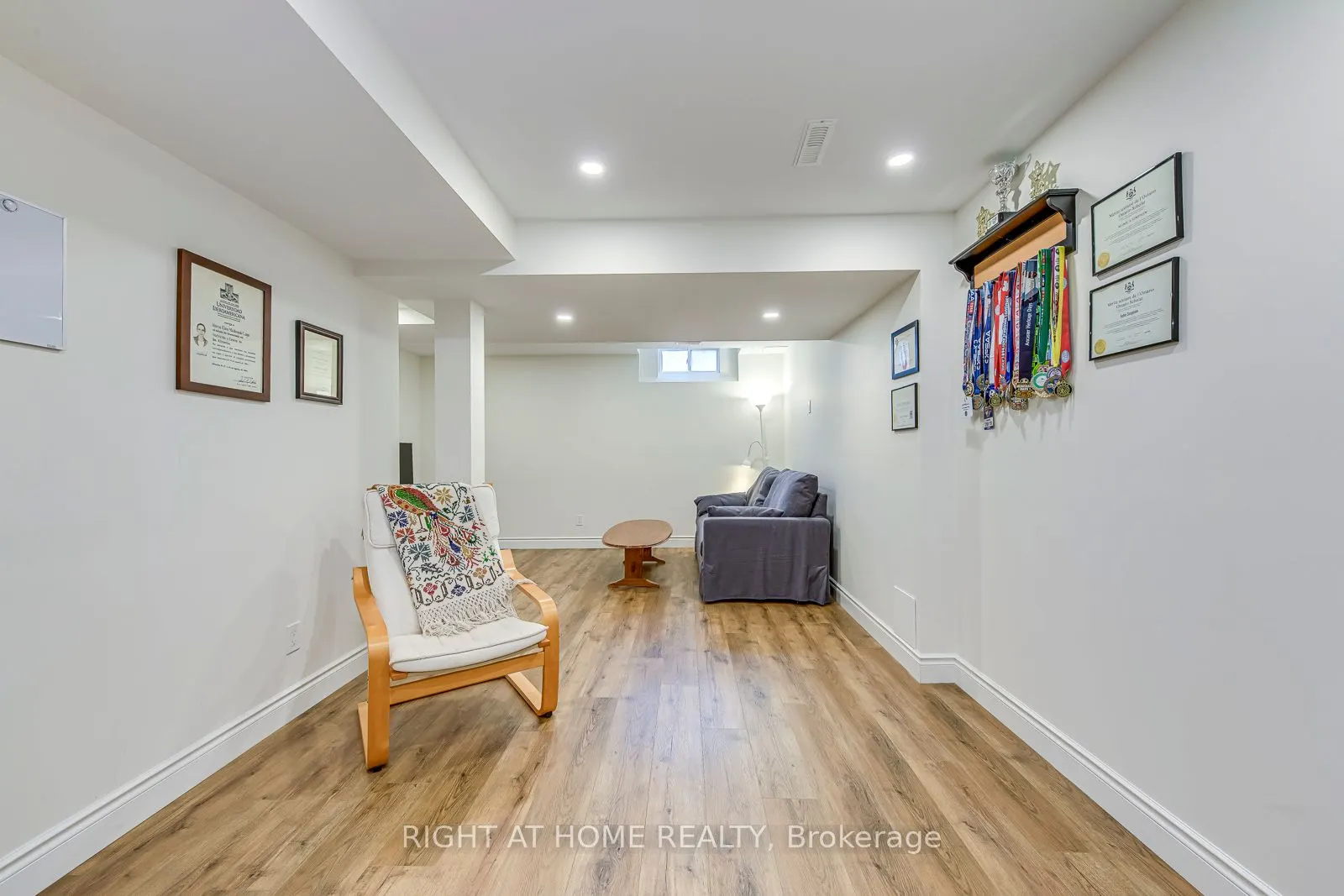 2472 Newcastle Crescent